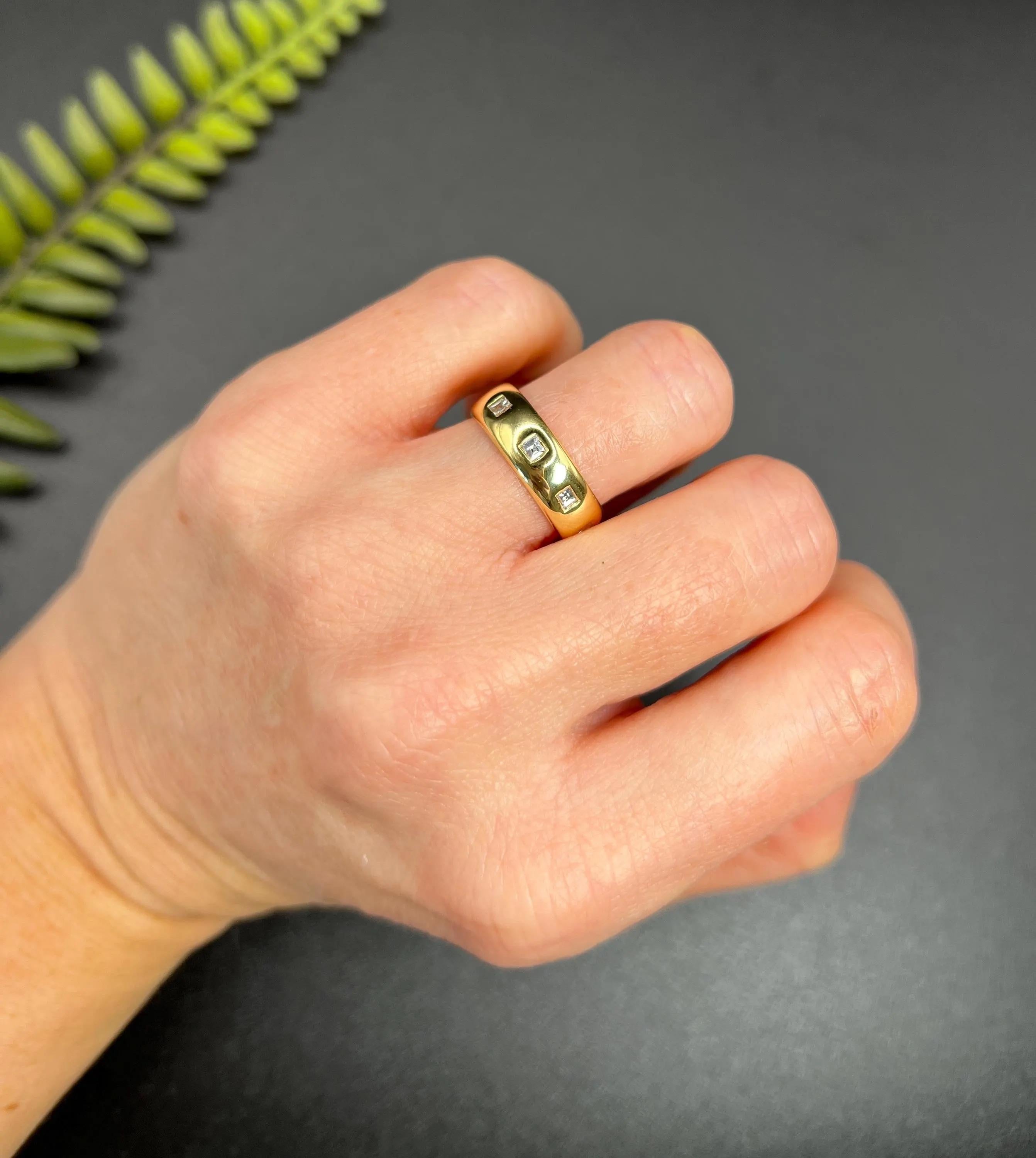 Bandring, Vintage, 18 Karat Gelbgold, 1980er Jahre, Quadratschliff, natürlicher Diamantbesetzter Diamant (Carréeschliff) im Angebot