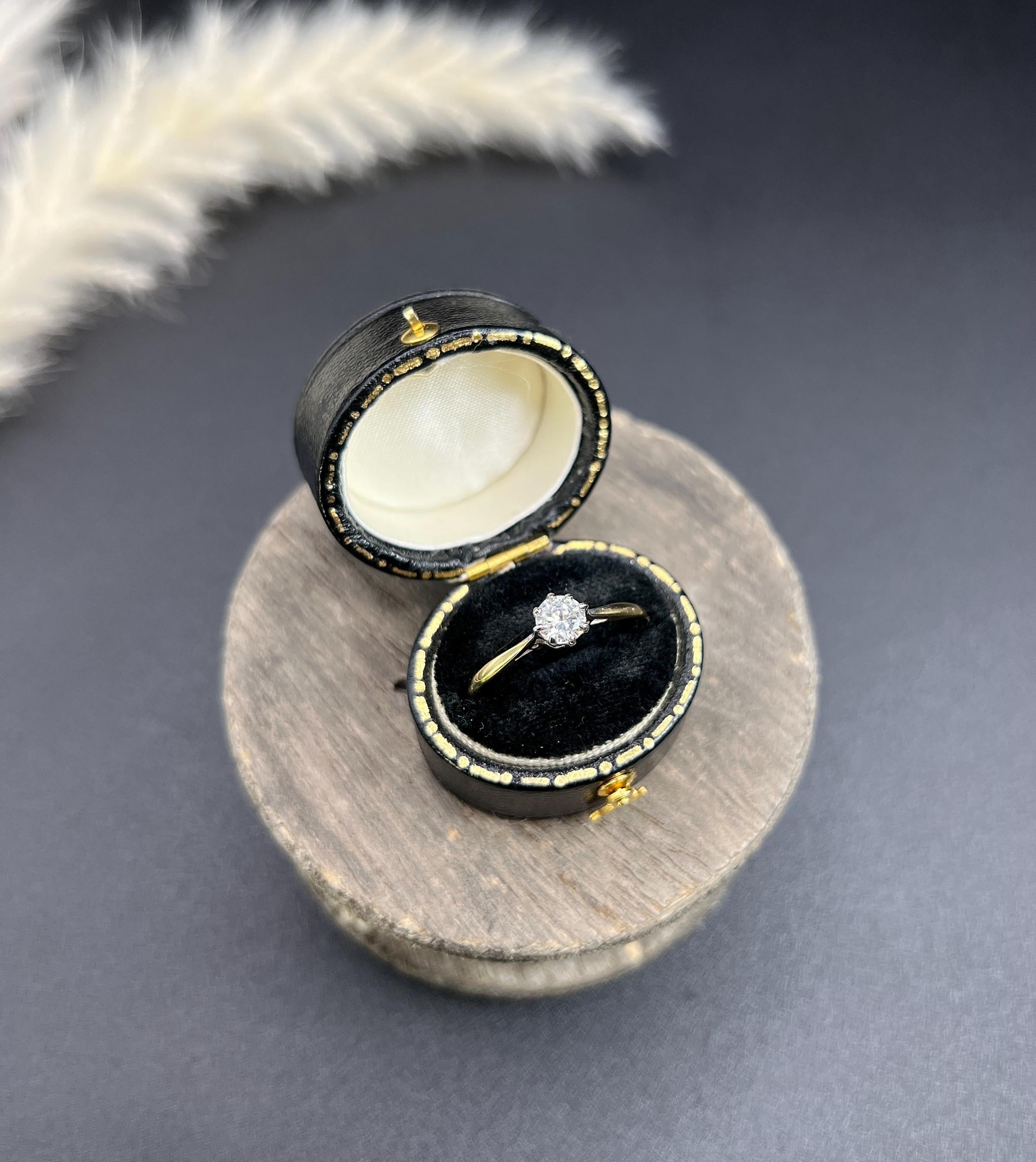Vintage 18ct Yellow Gold, 1990s 0.41 Carat Diamond Single Stone Engagement Ring In Good Condition For Sale In Brighton, GB