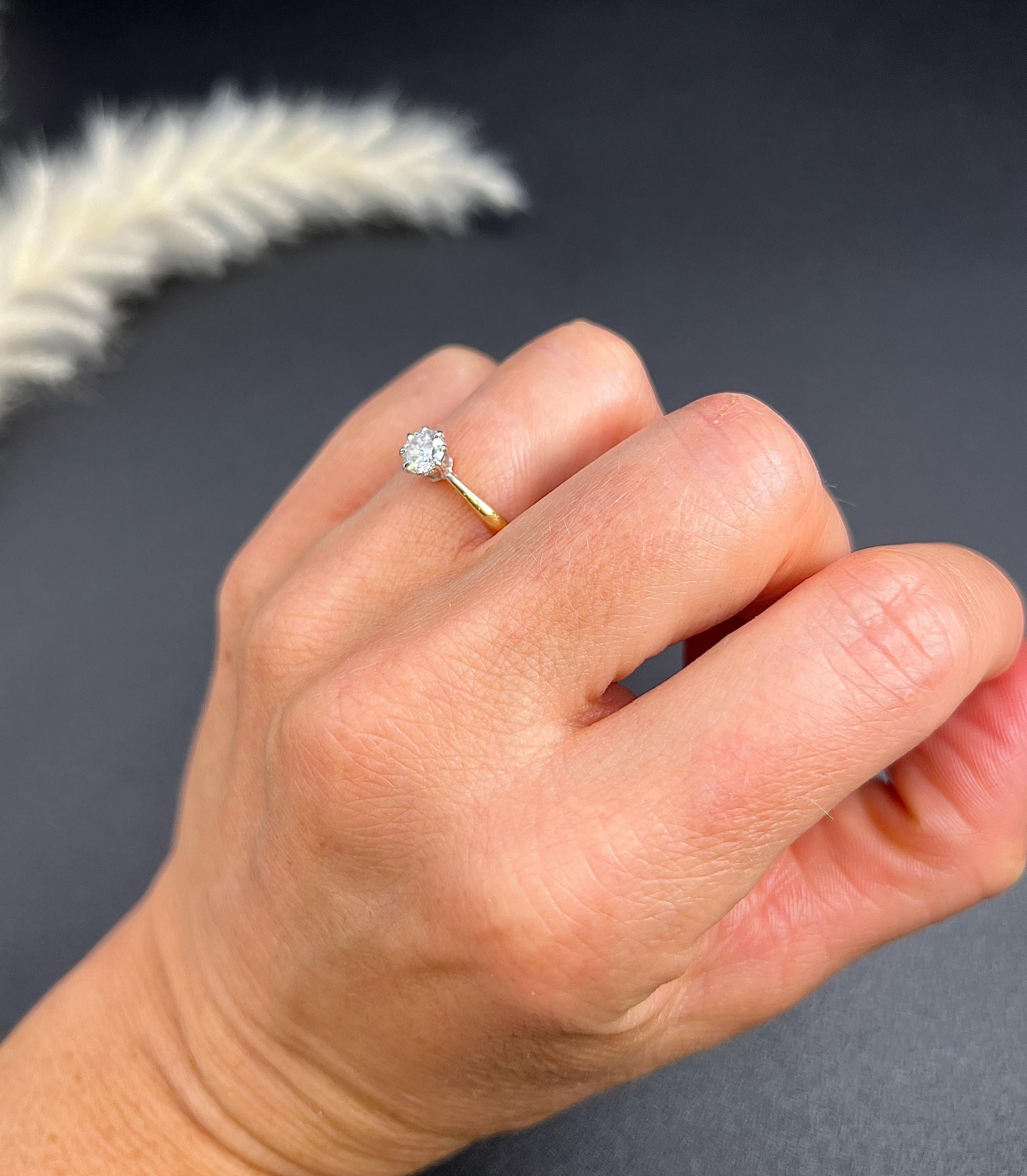 Women's or Men's Vintage 18ct Yellow Gold, 1990s 0.41 Carat Diamond Single Stone Engagement Ring For Sale
