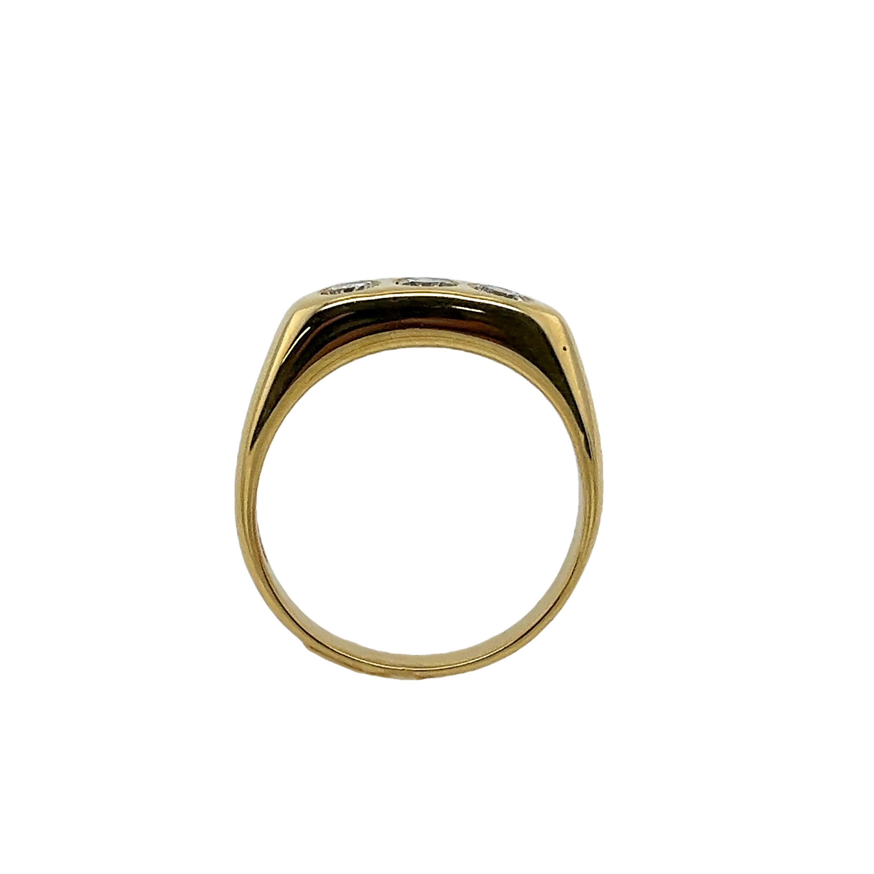 Round Cut Vintage 18ct Yellow Gold Diamond 3 Stone Ring Set With 0.70ct Diamonds For Sale