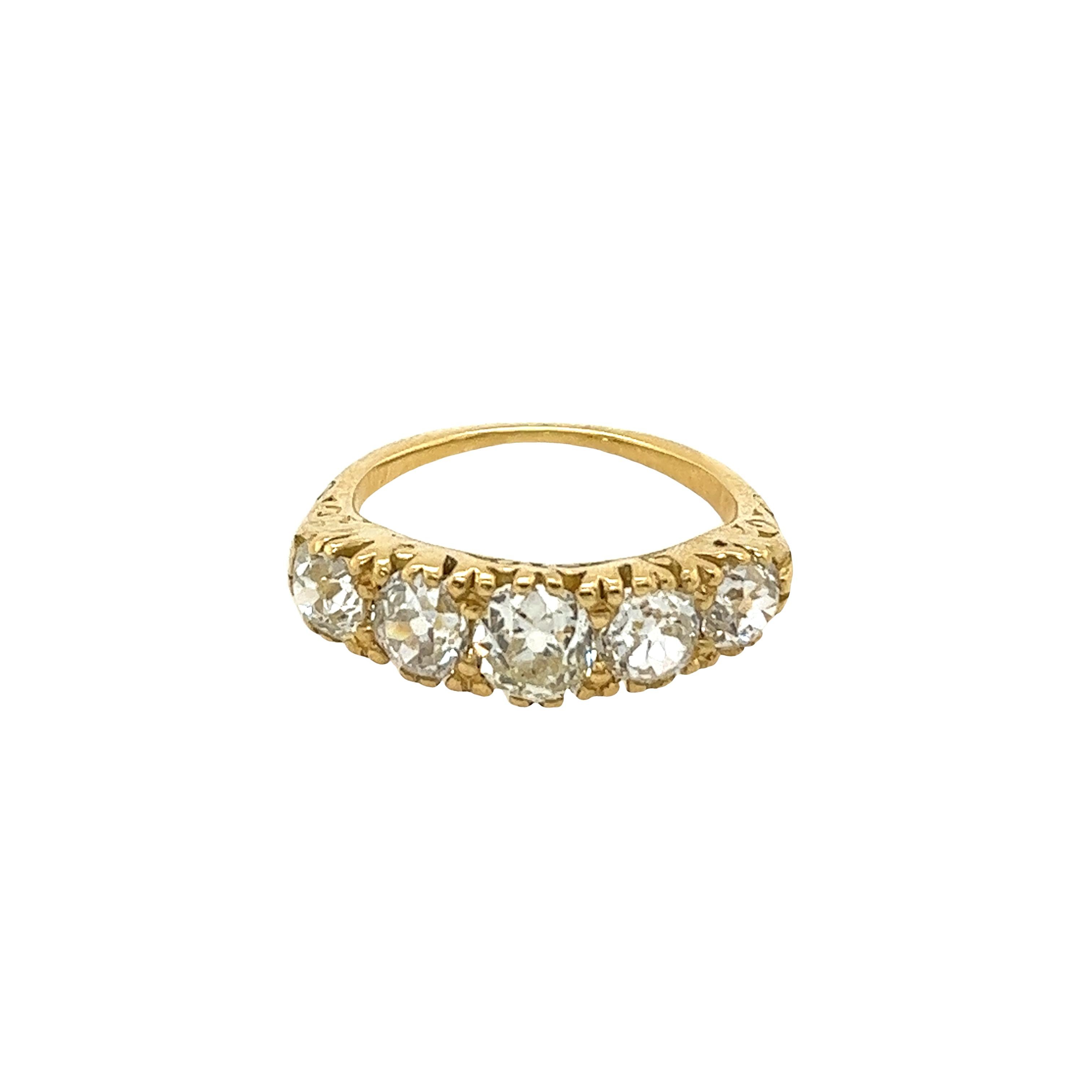 Vintage 18ct Yellow Gold Diamond 5 Stone Ring, 1.95ct Total Diamond Weight. In Excellent Condition For Sale In London, GB