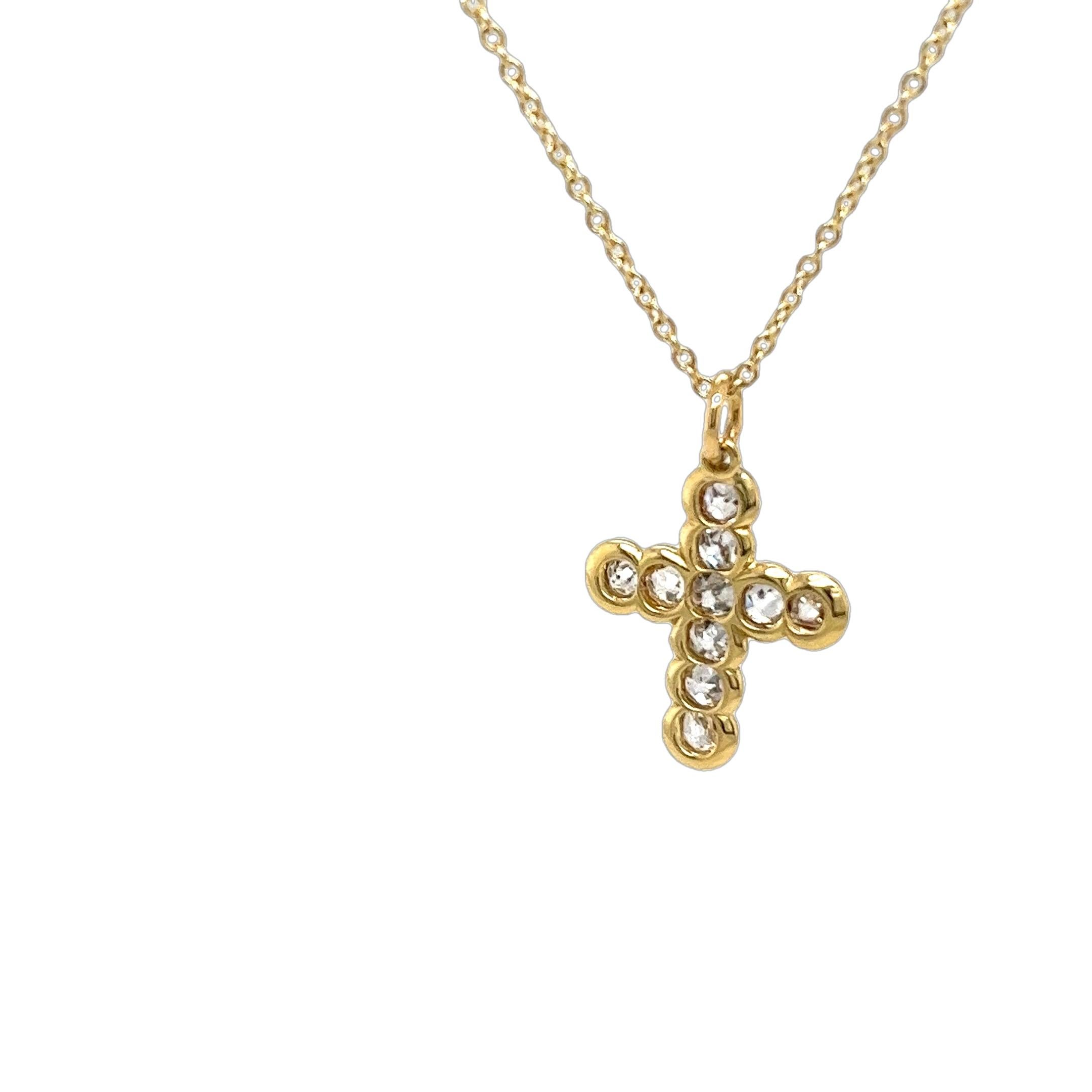 Taille rose Pendentif croix en or jaune 18ct avec diamant suspendu à une chaîne 18ct en vente