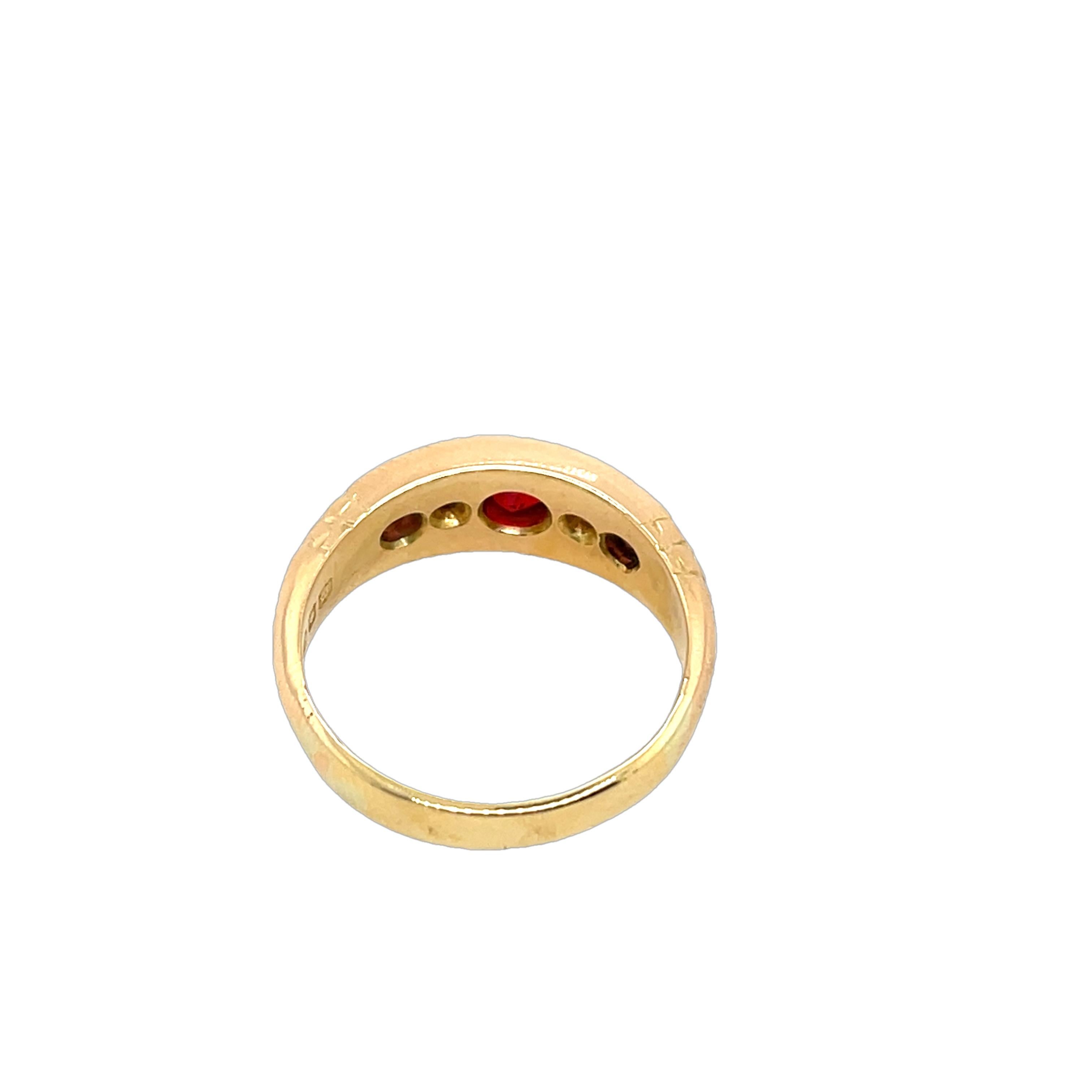 Vintage 18ct Yellow Gold Diamond & Ruby Ring In Excellent Condition For Sale In London, GB