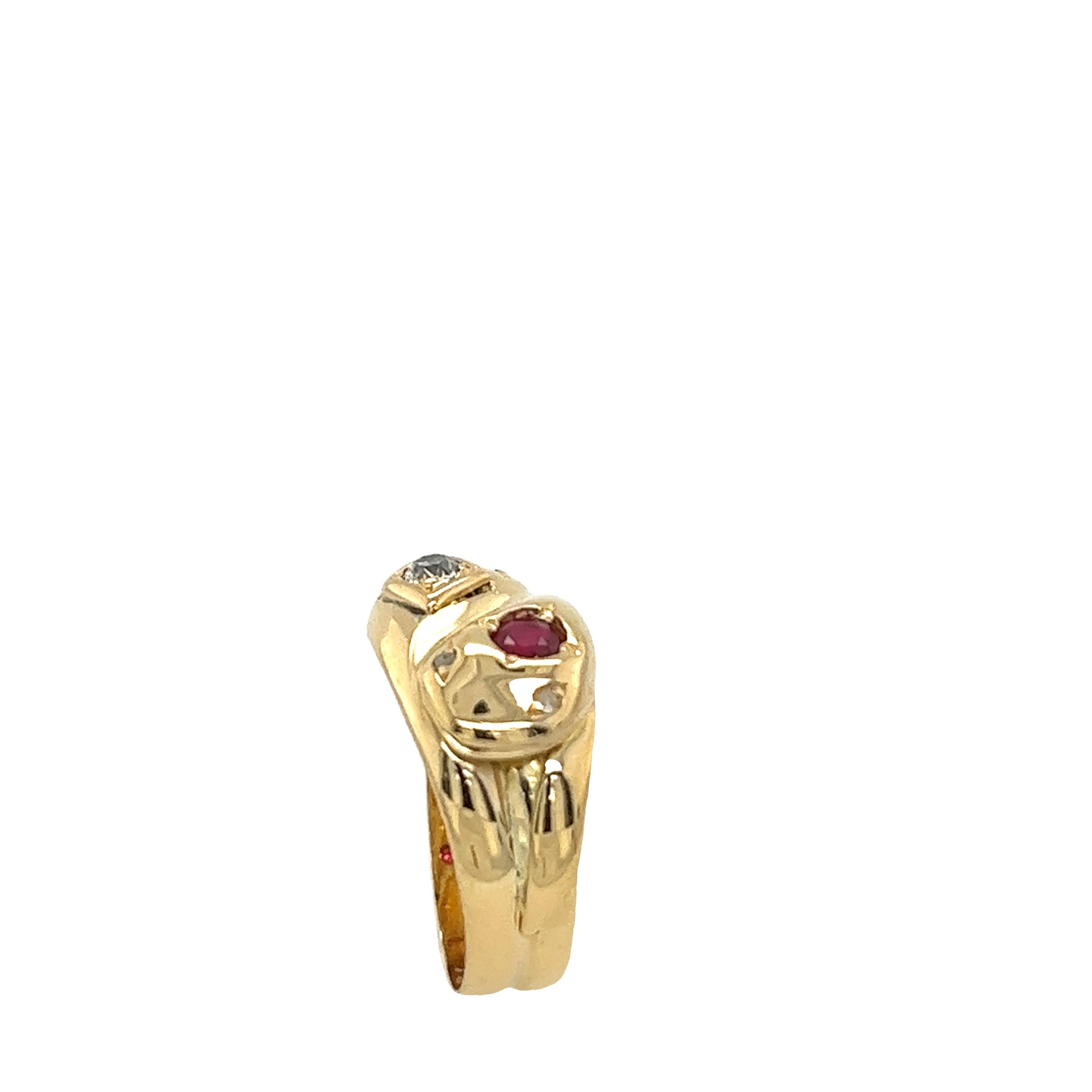 Vintage 18ct Yellow Gold Diamond & Ruby ring set in a Double Snake Heads In Excellent Condition For Sale In London, GB