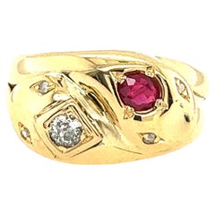 Bague vintage en or jaune 18 carats, diamant et rubis sertie d'une double tête de serpent