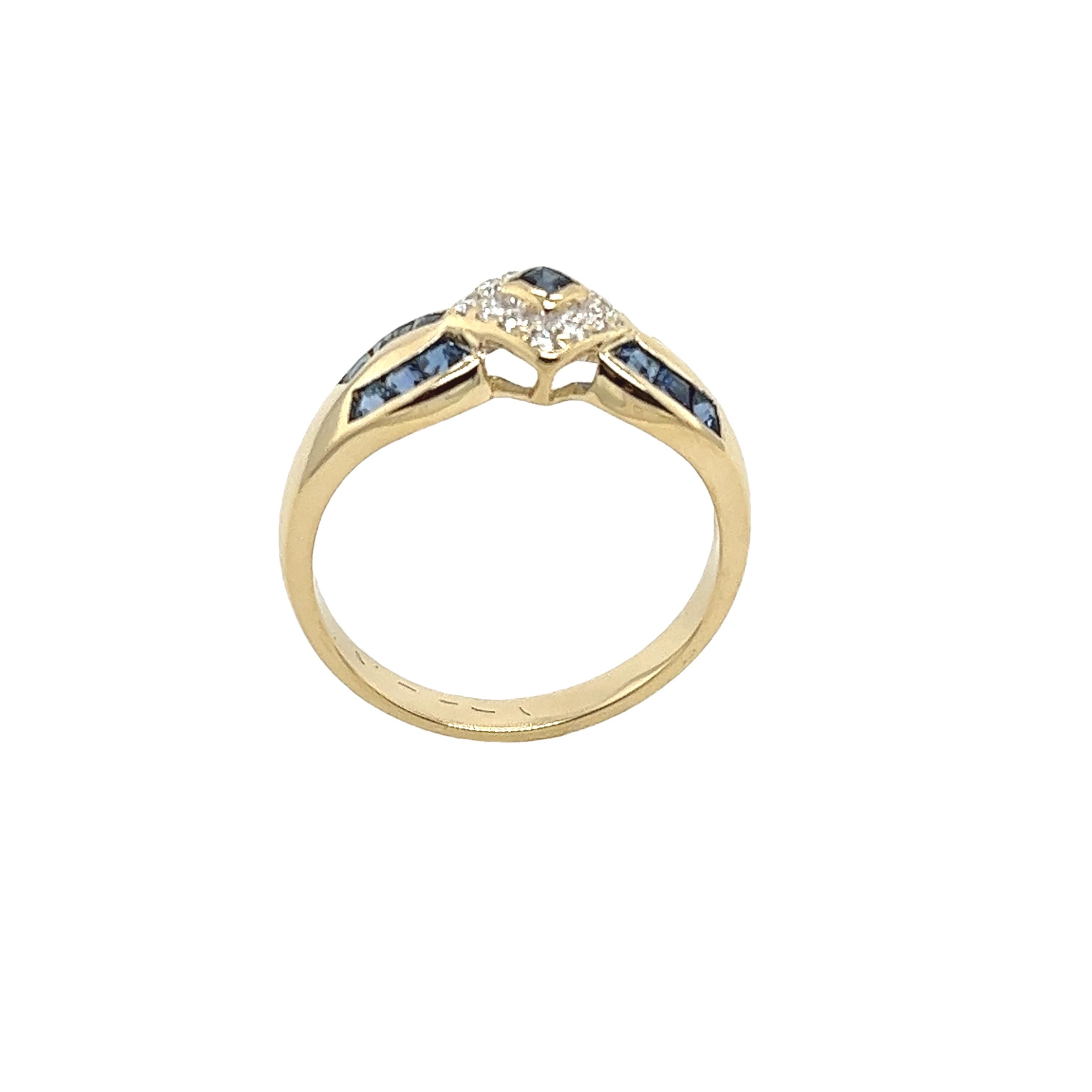 Vintage 18ct Yellow Gold Diamond & Sapphires Ring In Excellent Condition For Sale In London, GB