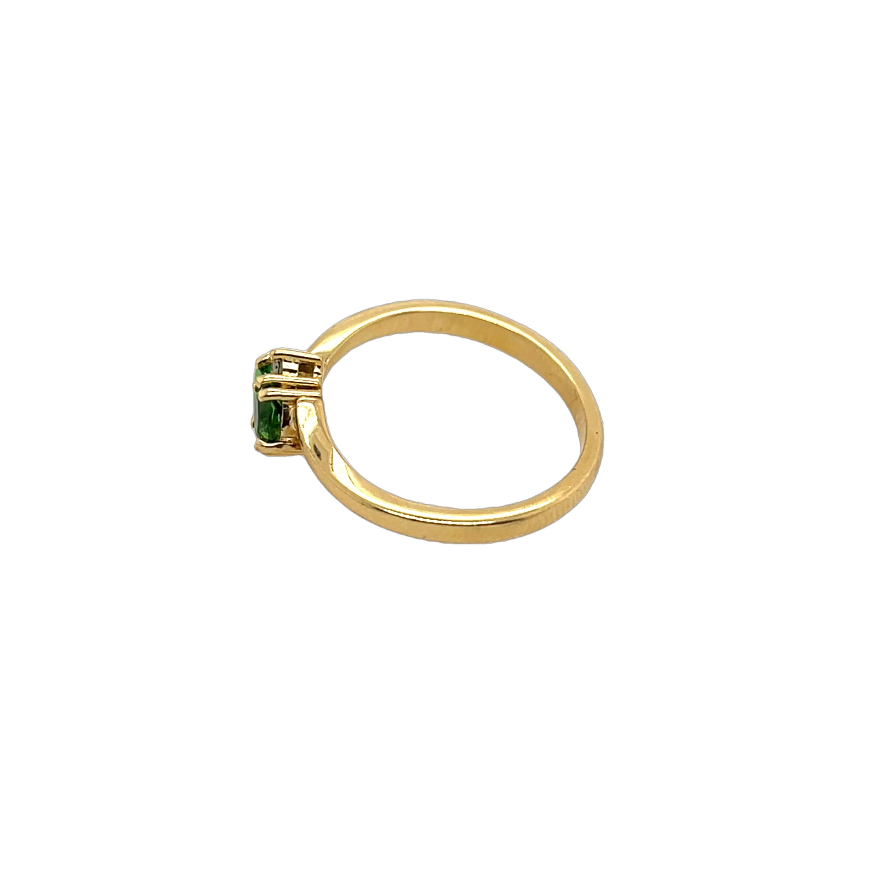 Round Cut Vintage 18ct Yellow Gold Diamond & Tsavorite Ring For Sale
