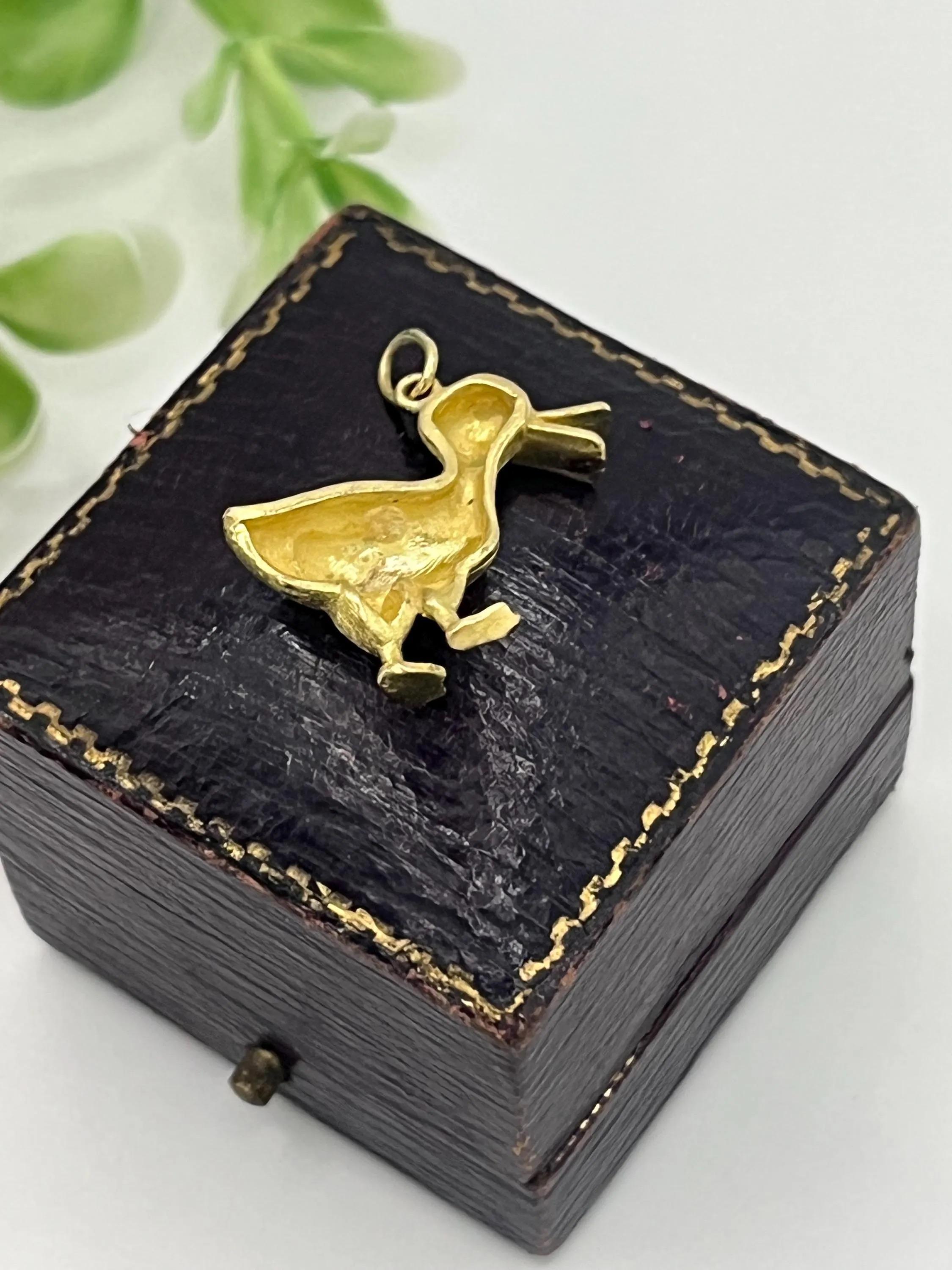 Vintage 18ct Gelbgold, Ente Anhänger Charme, CIRCA 1970s im Zustand „Gut“ im Angebot in Brighton, GB