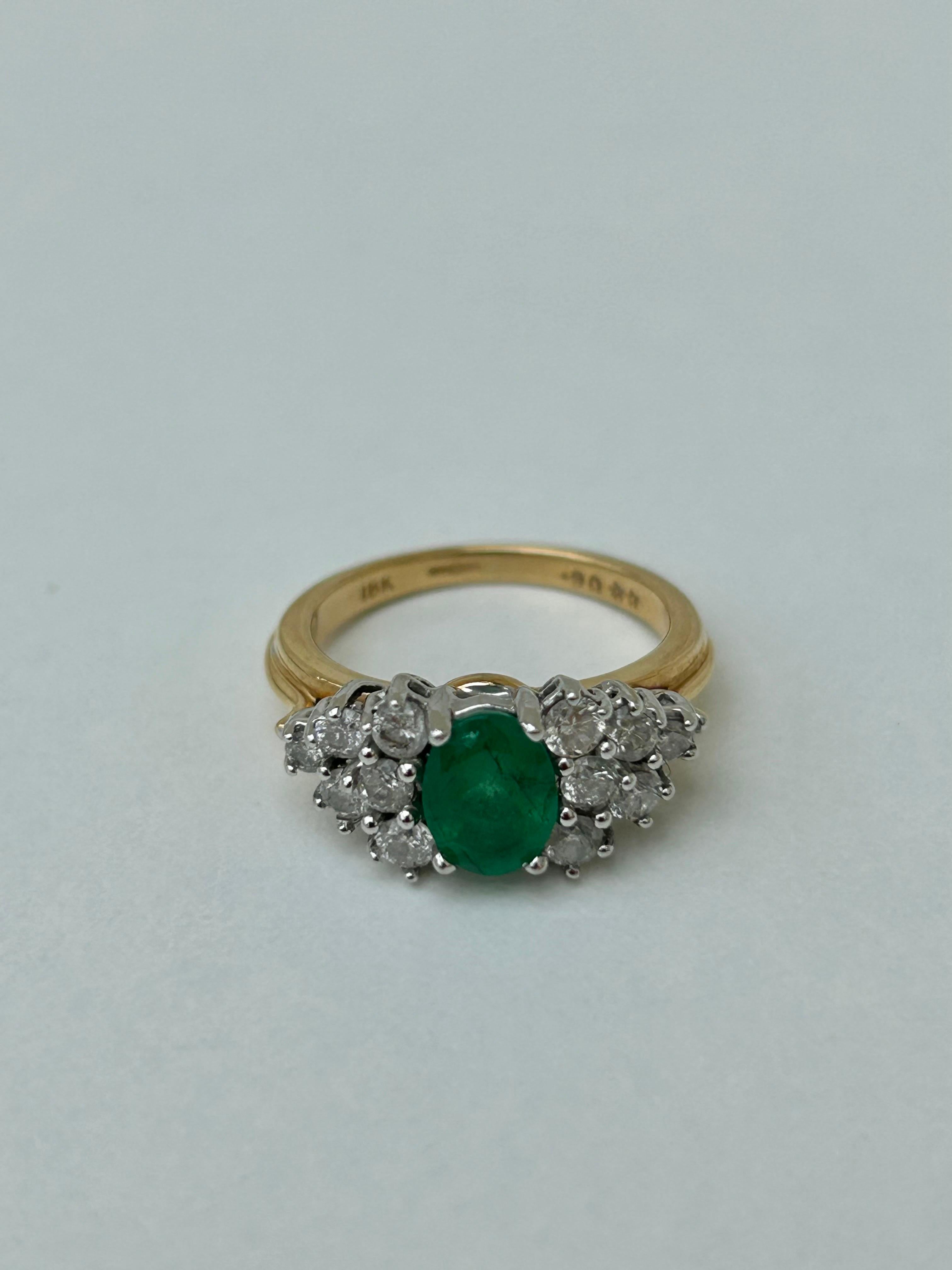 Anello d'epoca in oro giallo 18 carati con smeraldo e diamante in vendita 2