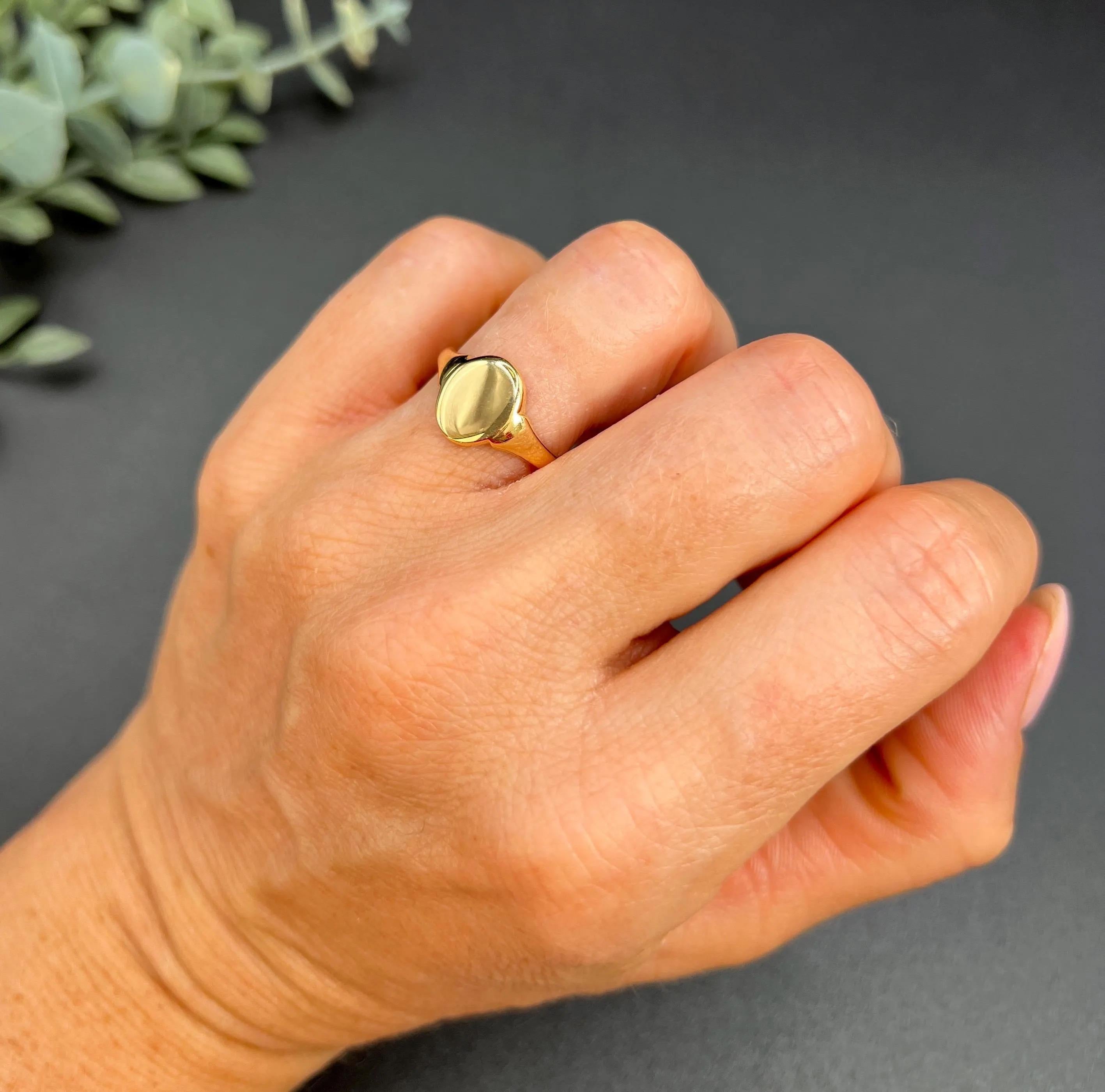 Anello con sigillo ovale d'epoca in oro giallo 18 ct, con marchio Birmingham 1930 In condizioni buone in vendita a Brighton, GB