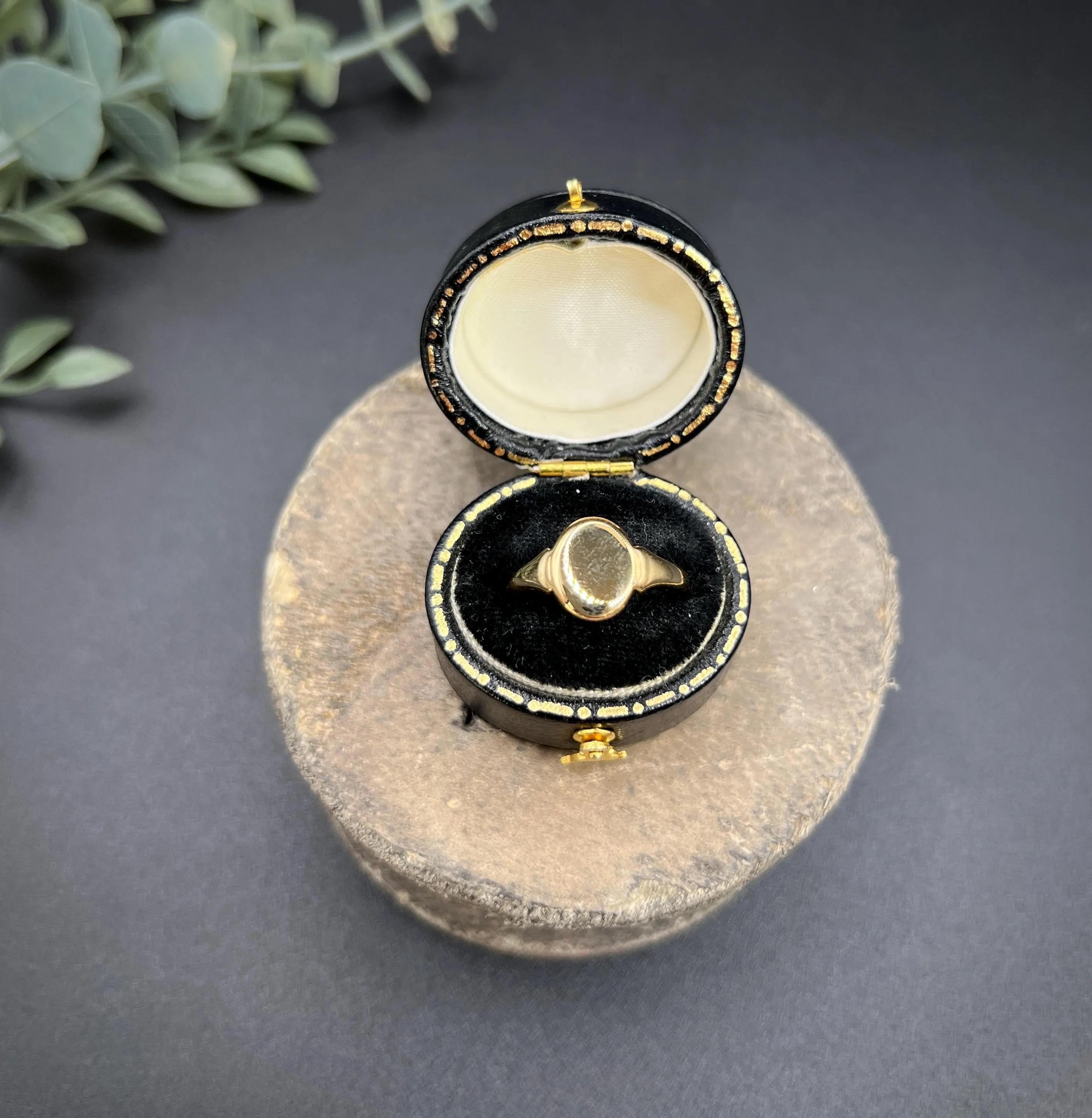Anello con sigillo ovale d'epoca in oro giallo 18 ct, con marchio Birmingham 1930 in vendita 2