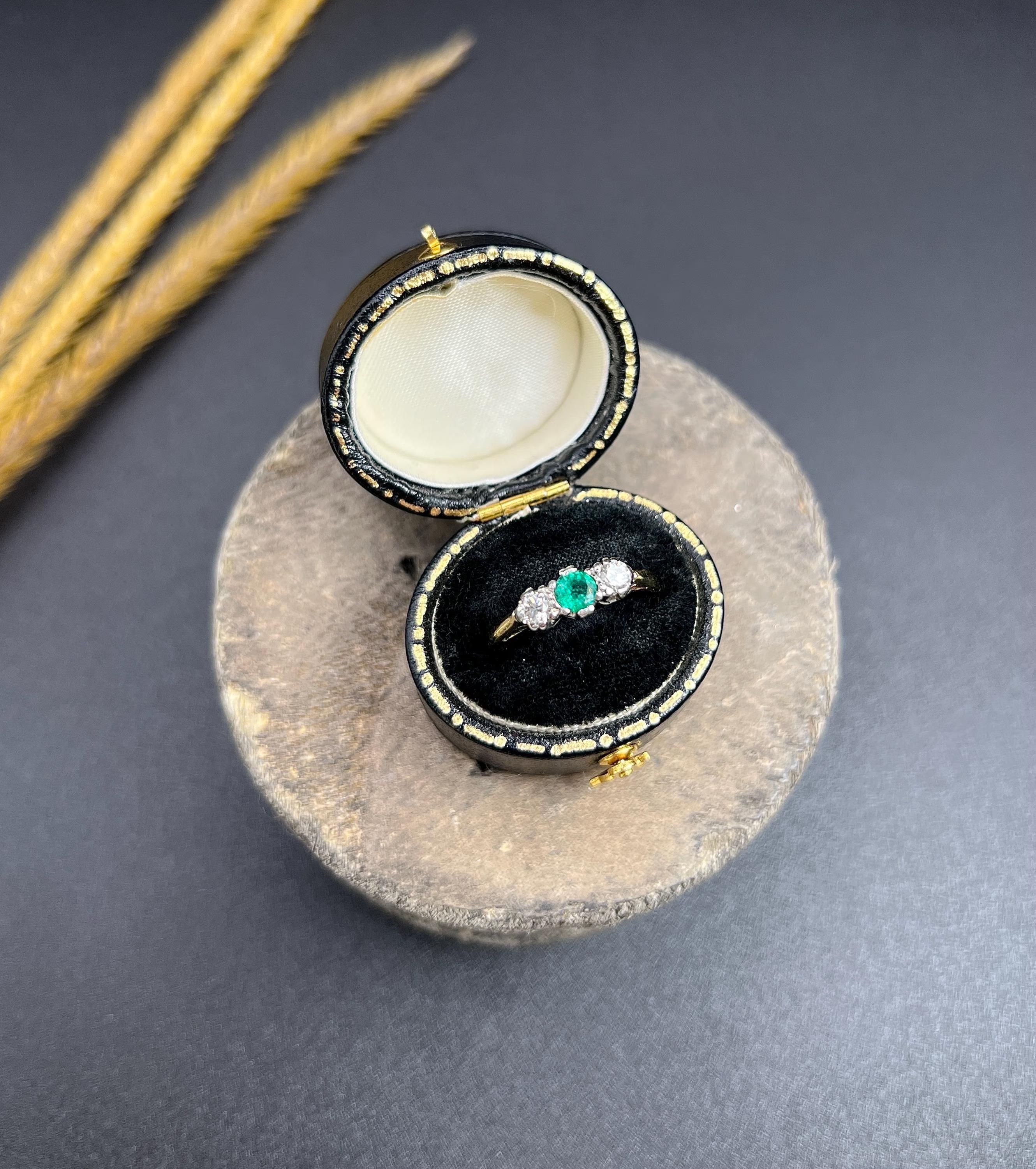 Women's or Men's Vintage 18ct Yellow Gold & Platinum, 1950s 3 Stone Emerald and Diamond Ring For Sale