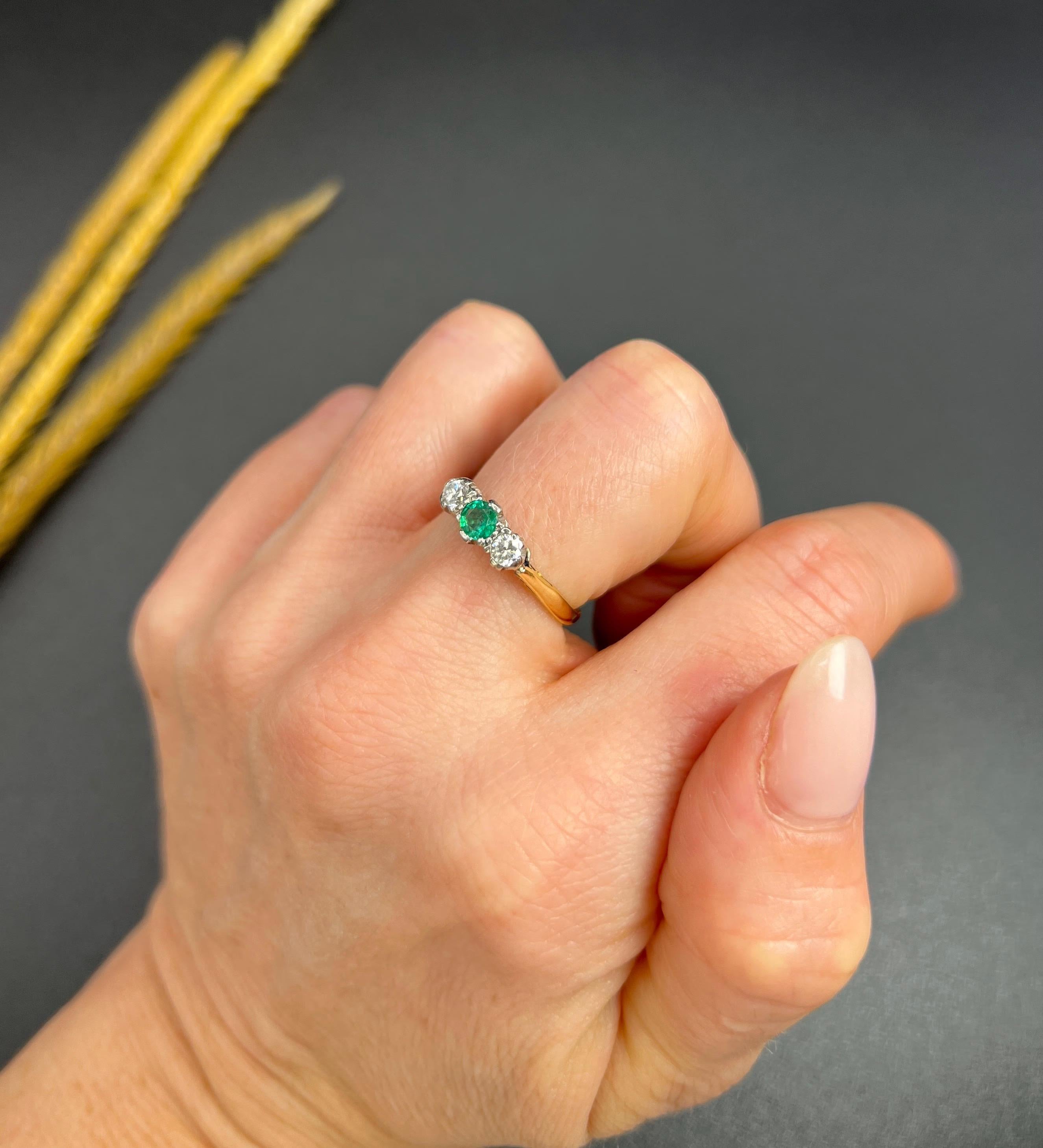Vintage 18ct Yellow Gold & Platinum, 1950s 3 Stone Emerald and Diamond Ring For Sale 3