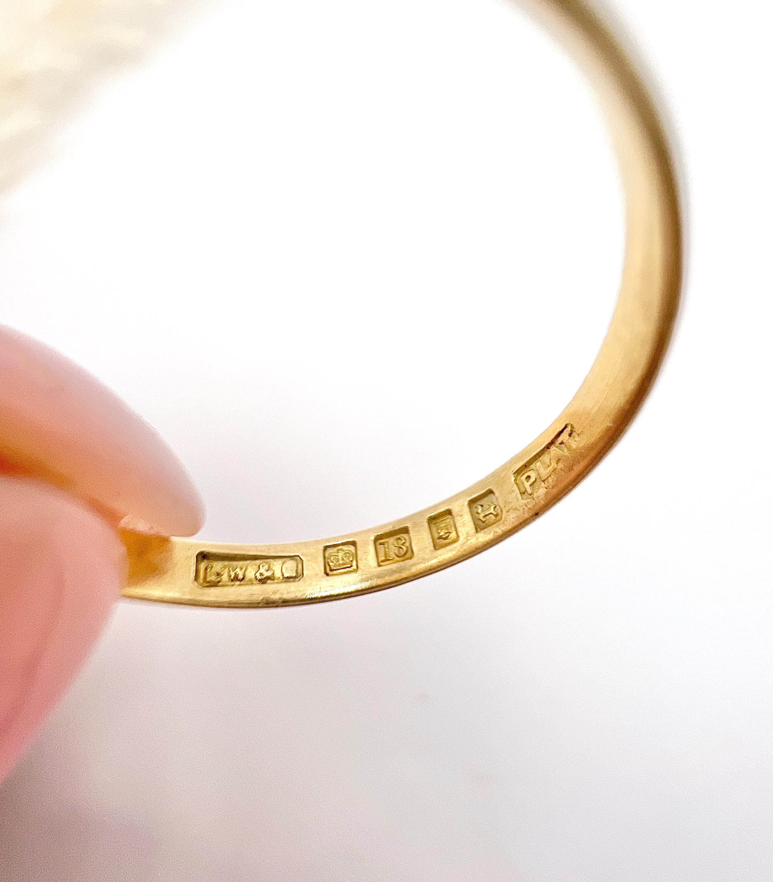 Anello ottagonale d'epoca in oro giallo 18 ct e platino con marchio Londra 1932 In condizioni buone in vendita a Brighton, GB