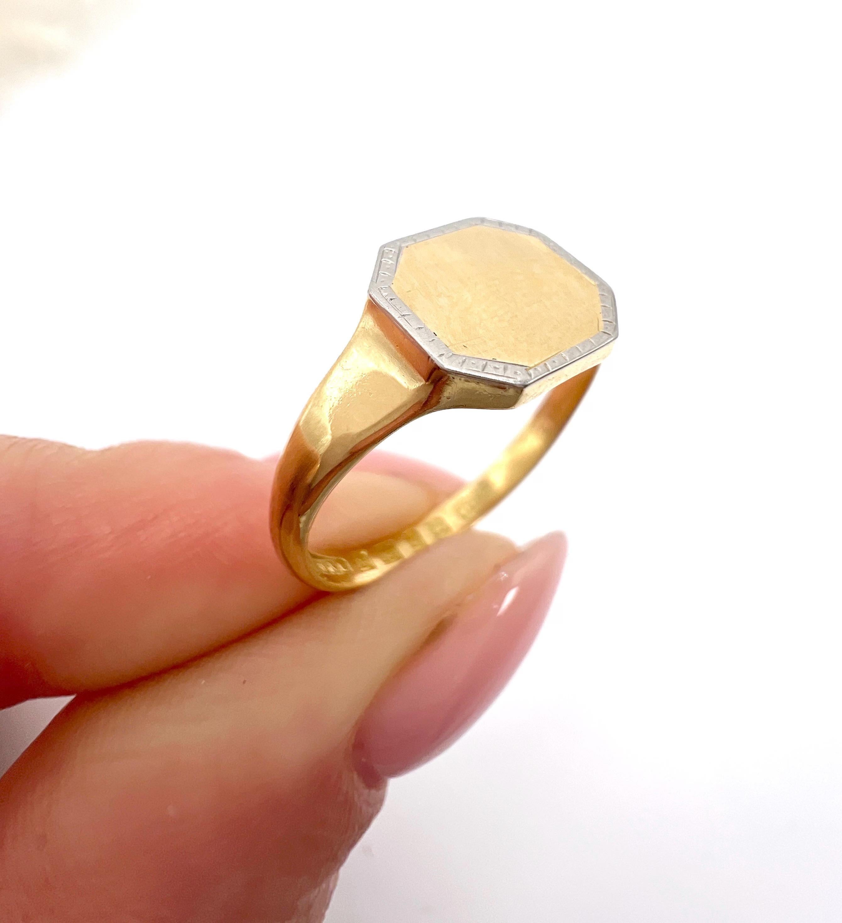 Anello ottagonale d'epoca in oro giallo 18 ct e platino con marchio Londra 1932 in vendita 4