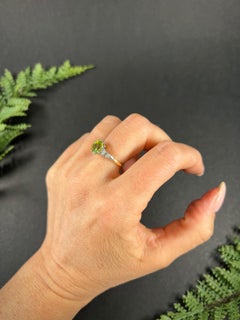 Vintage 18ct Yellow Gold & Platinum Stamped, 1940s Peridot Diamond Ring