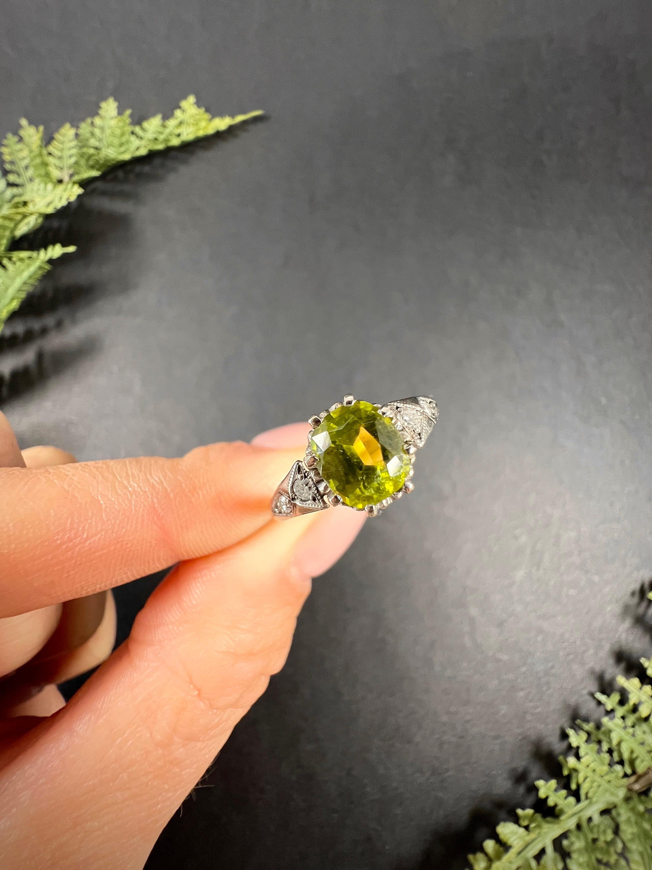 Vintage-Diamantring aus 18 Karat Gelbgold und Platin, gestempelt, 1940er Jahre Peridot für Damen oder Herren im Angebot