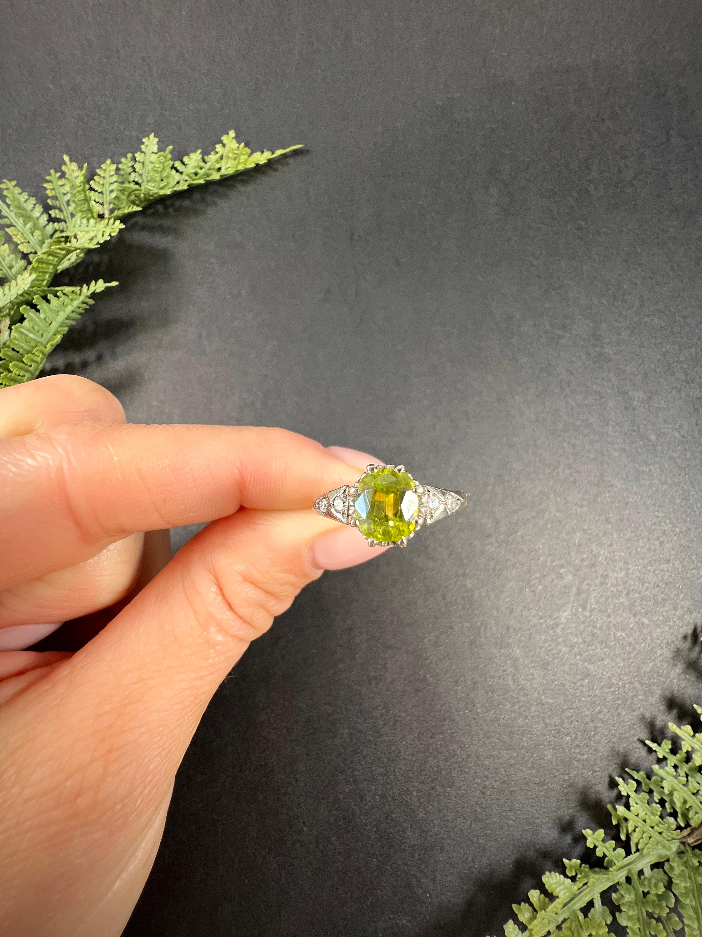 Vintage-Diamantring aus 18 Karat Gelbgold und Platin, gestempelt, 1940er Jahre Peridot im Angebot 1