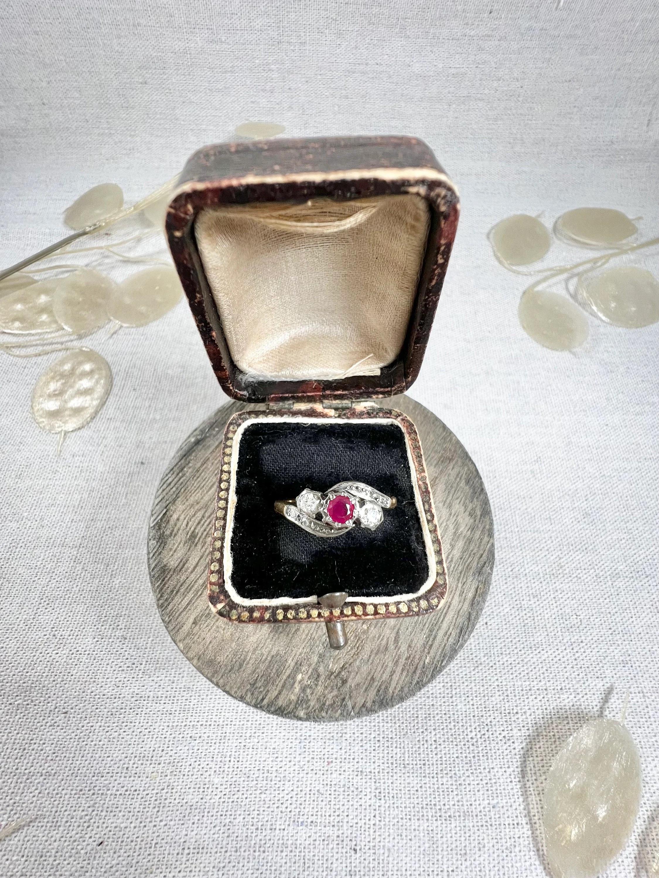 Vintage 18ct Yellow Gold & Platinum Stamped, 1940s Ruby Diamond Crossover Ring 5