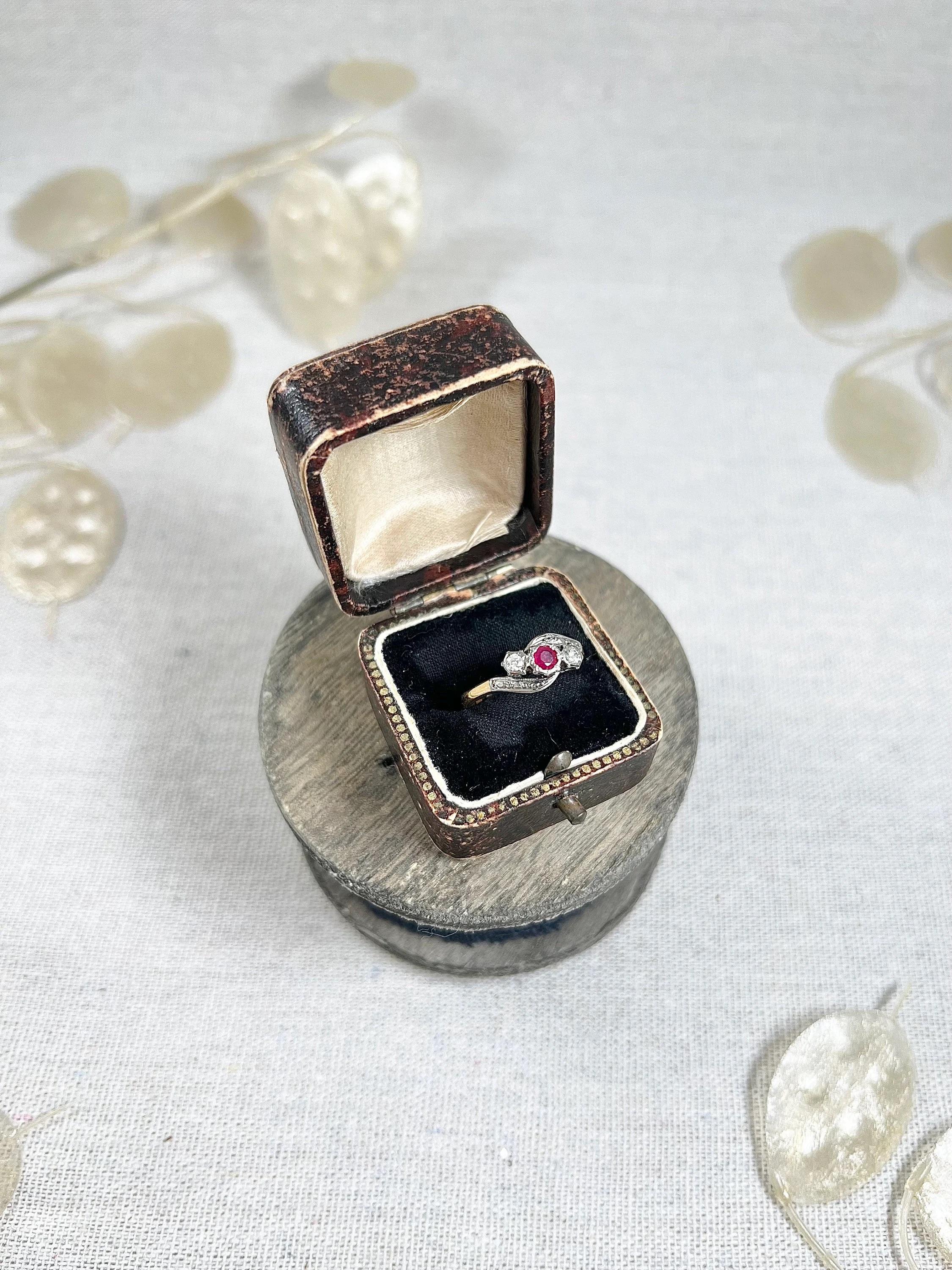 Women's or Men's Vintage 18ct Yellow Gold & Platinum Stamped, 1940s Ruby Diamond Crossover Ring