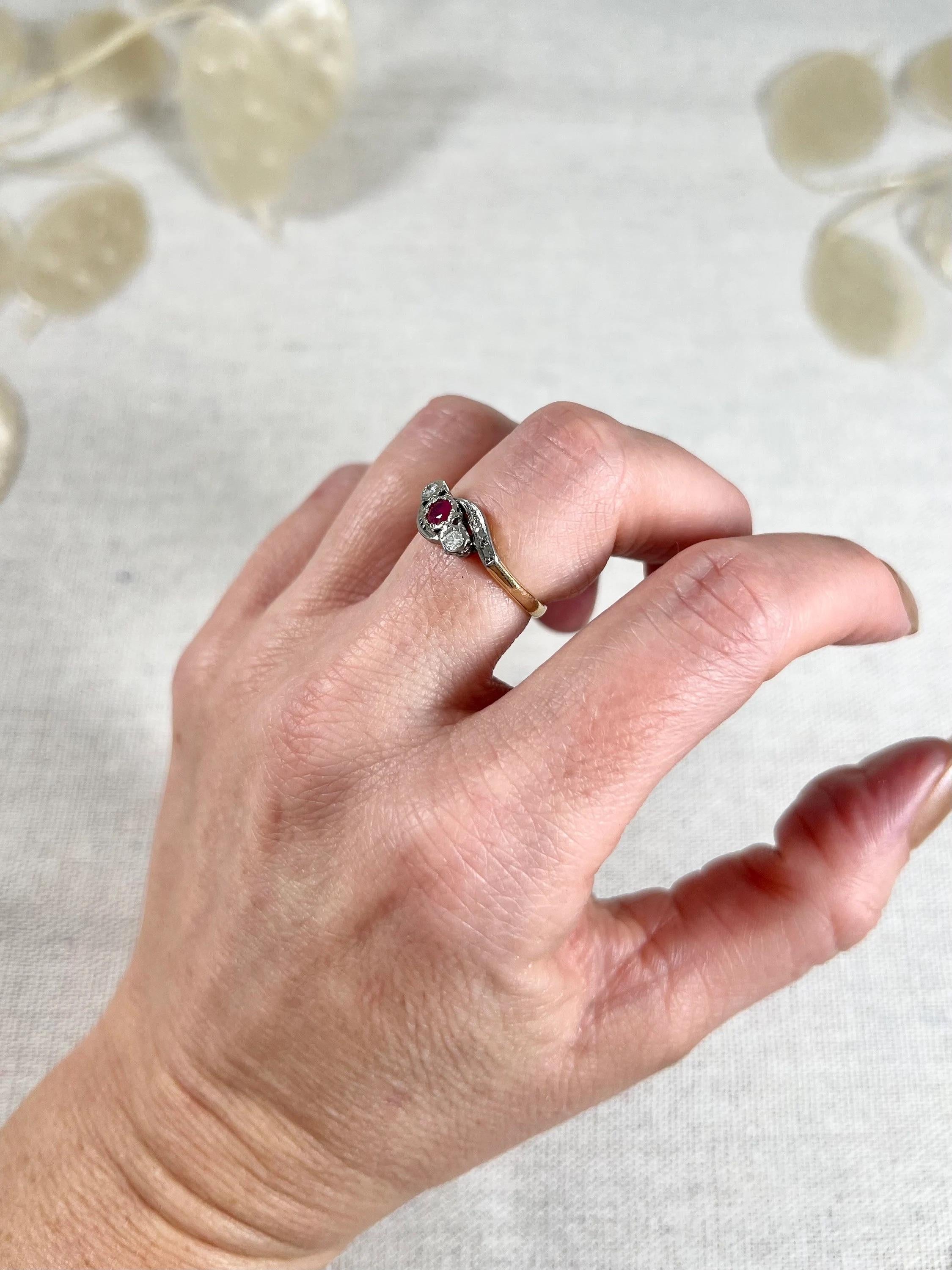 Vintage 18ct Yellow Gold & Platinum Stamped, 1940s Ruby Diamond Crossover Ring 3