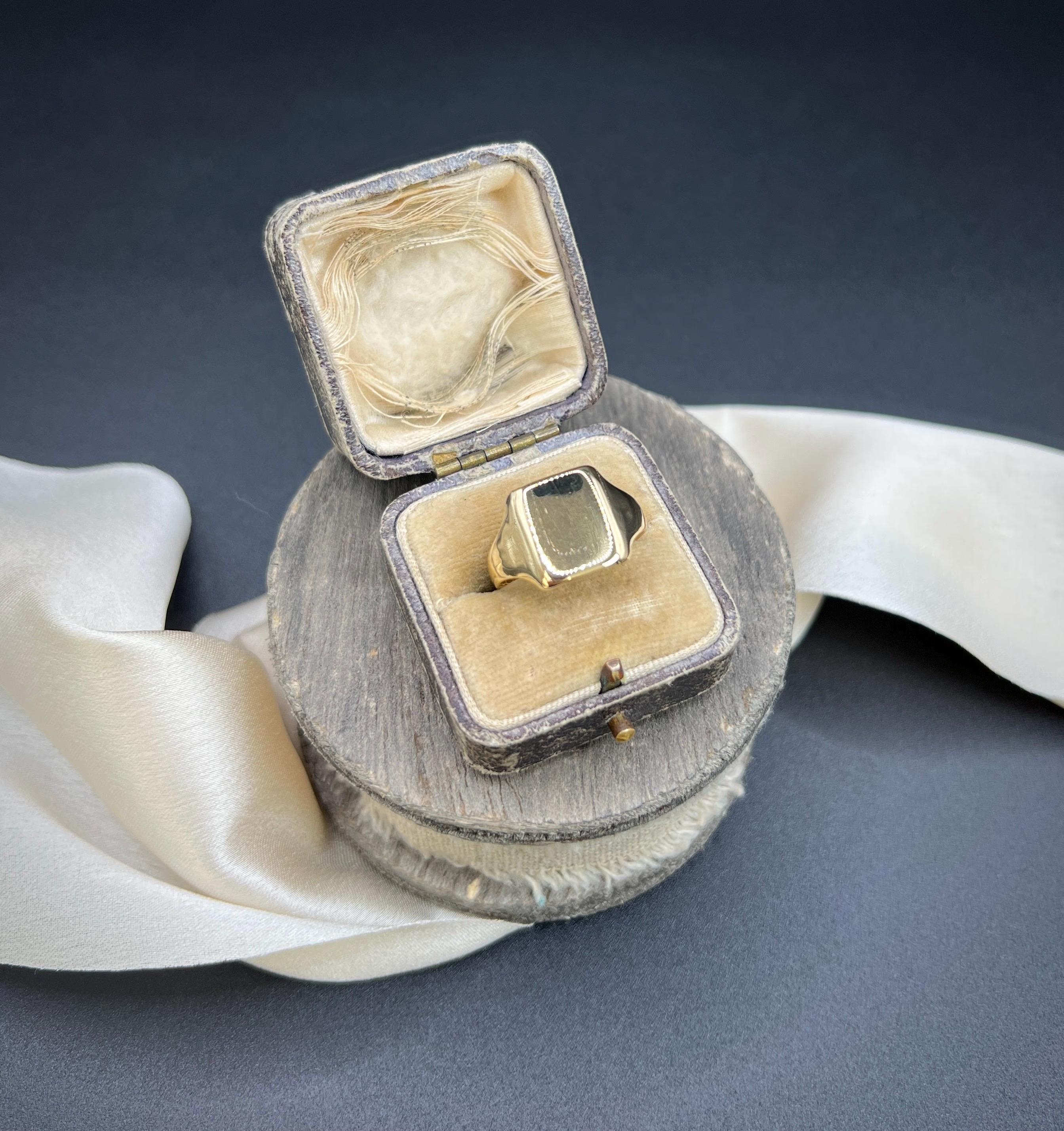 Anello rettangolare con sigillo d'epoca in oro giallo 18 ct, con marchio Birmingham 1928 in vendita 6