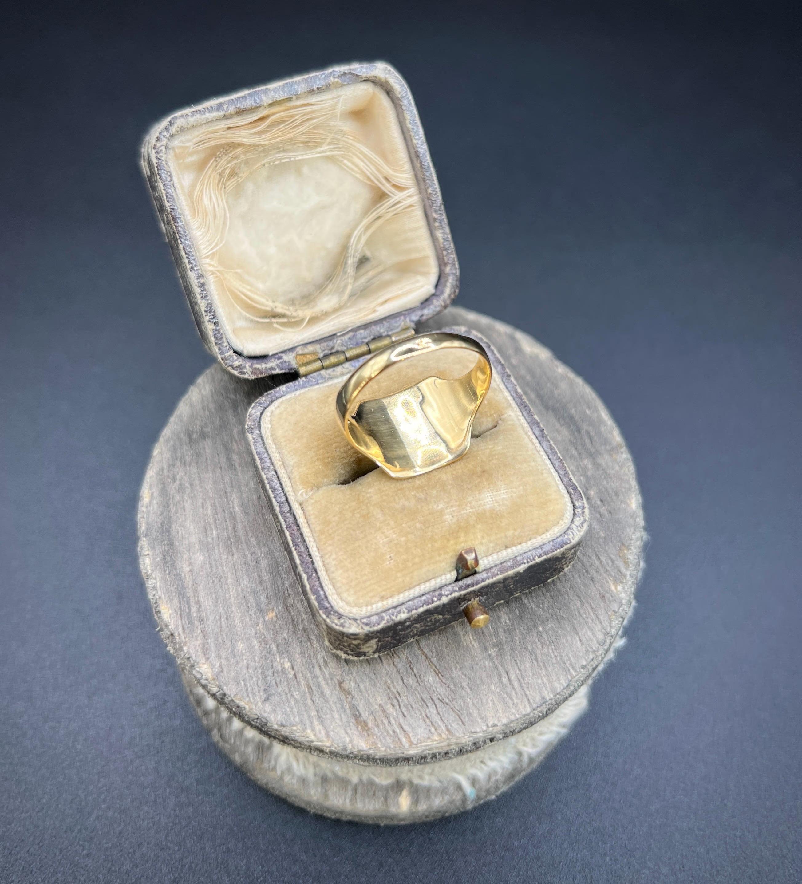 Anello rettangolare con sigillo d'epoca in oro giallo 18 ct, con marchio Birmingham 1928 in vendita 7
