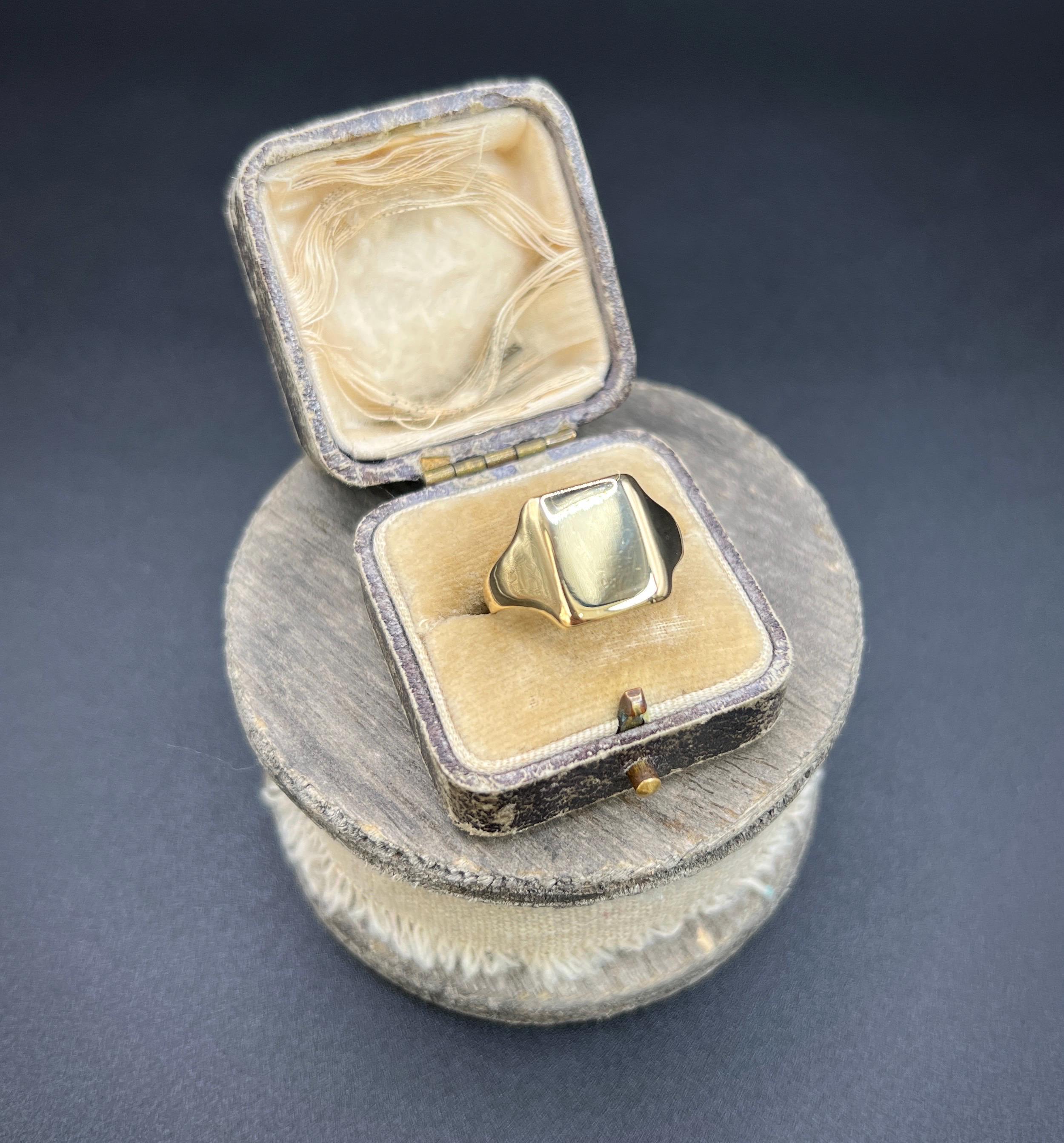 Anello rettangolare con sigillo d'epoca in oro giallo 18 ct, con marchio Birmingham 1928 in vendita 1