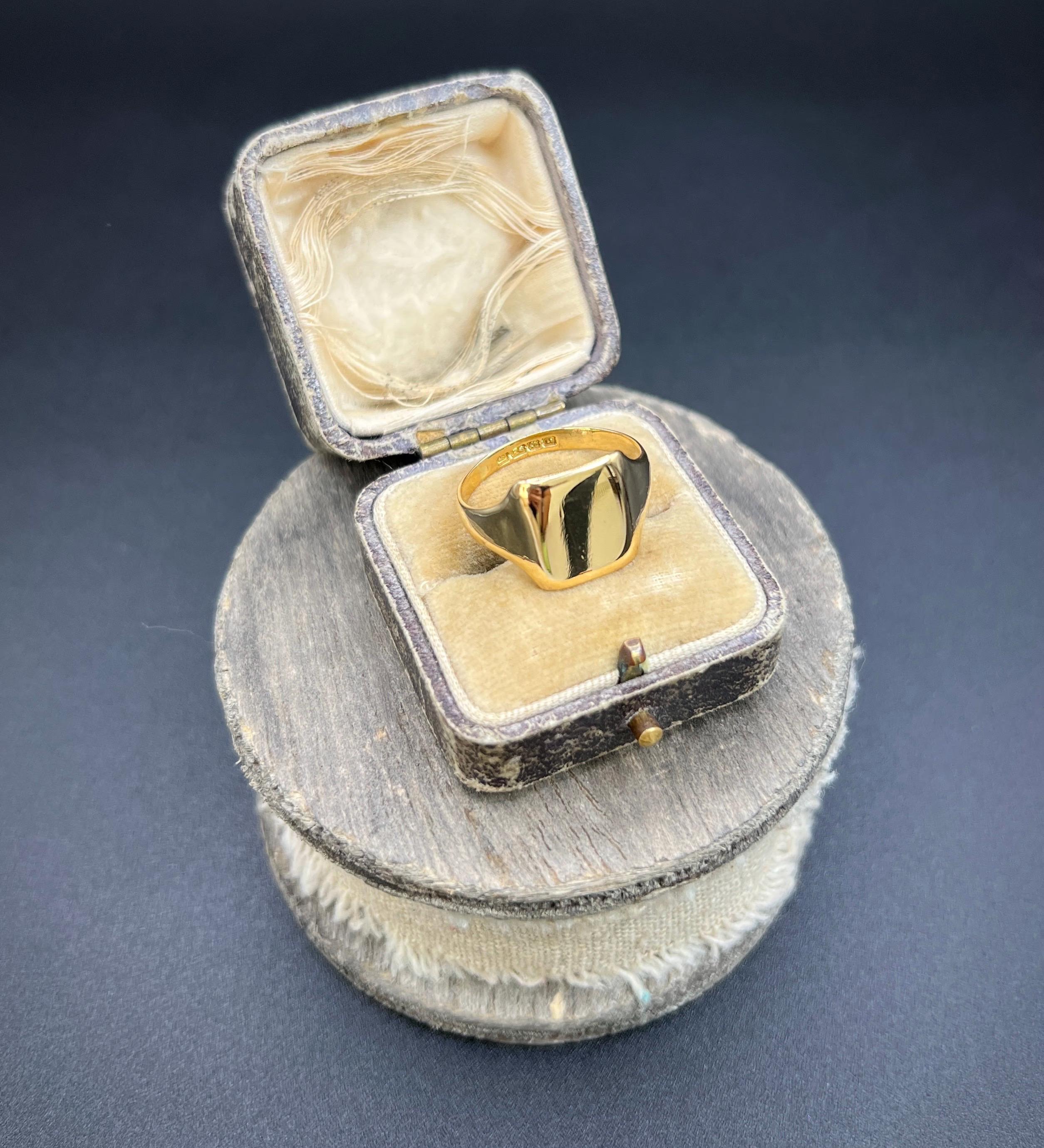 Anello rettangolare con sigillo d'epoca in oro giallo 18 ct, con marchio Birmingham 1928 in vendita 2