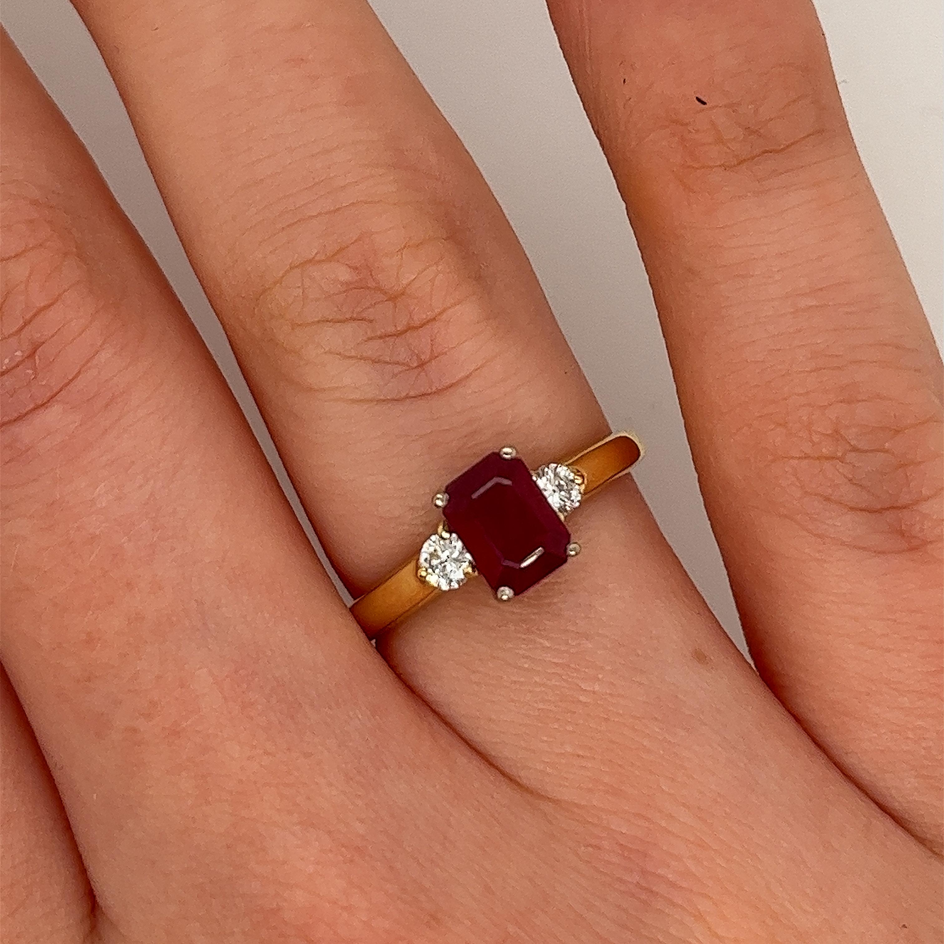 Vintage 18ct Yellow Gold Ruby & Diamond Ring Set With 2 Diamonds For Sale 2
