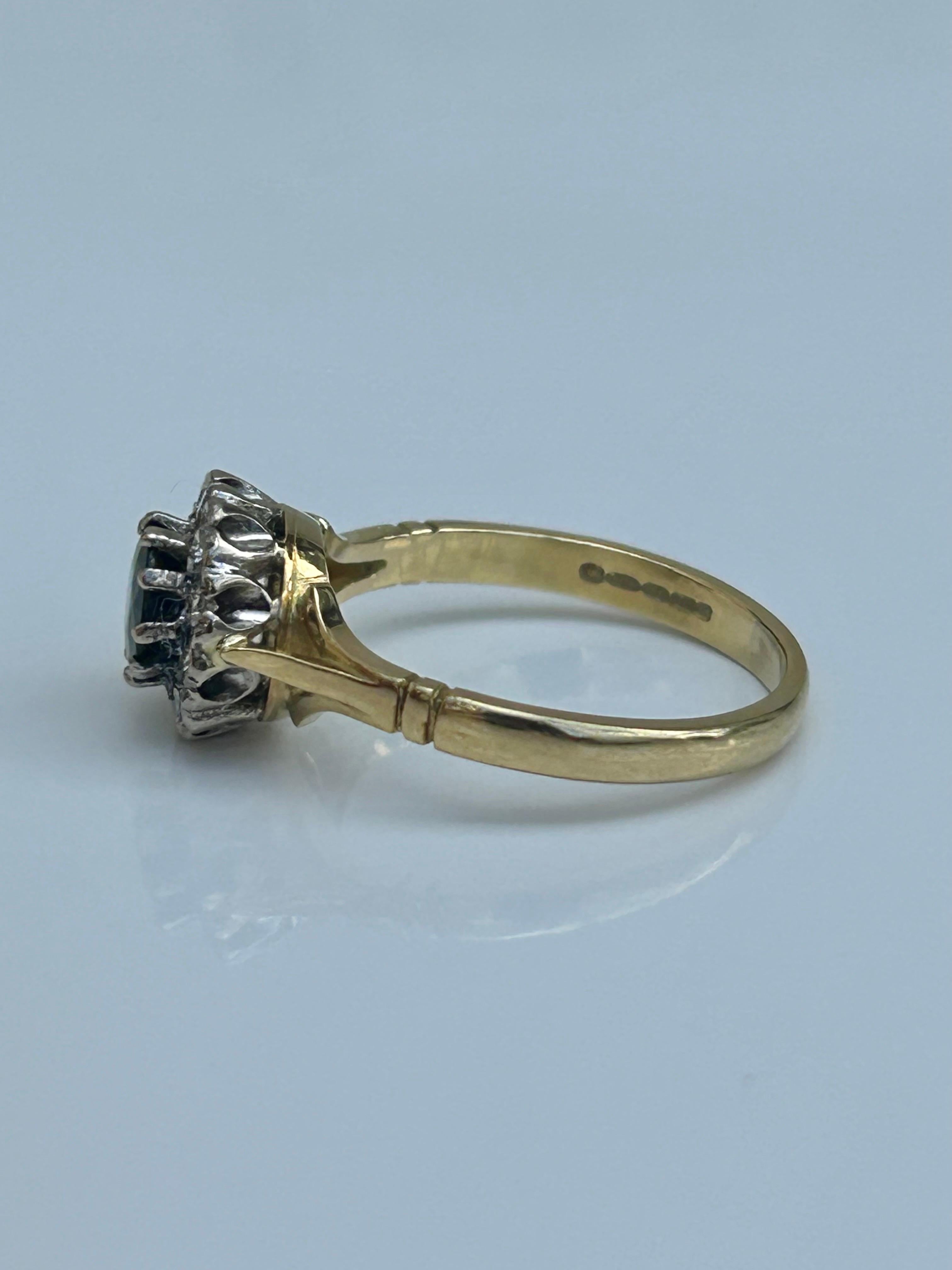 Vintage 18 Carat Yellow Gold Sapphire and Diamond Ring For Sale 2