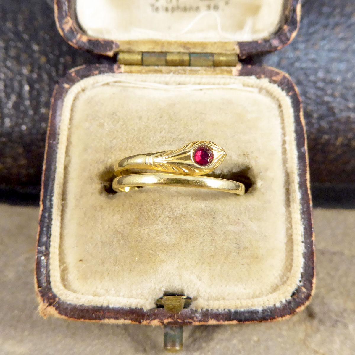 Women's or Men's Vintage 18ct Yellow Gold Snake Ring with Garnet Set Head