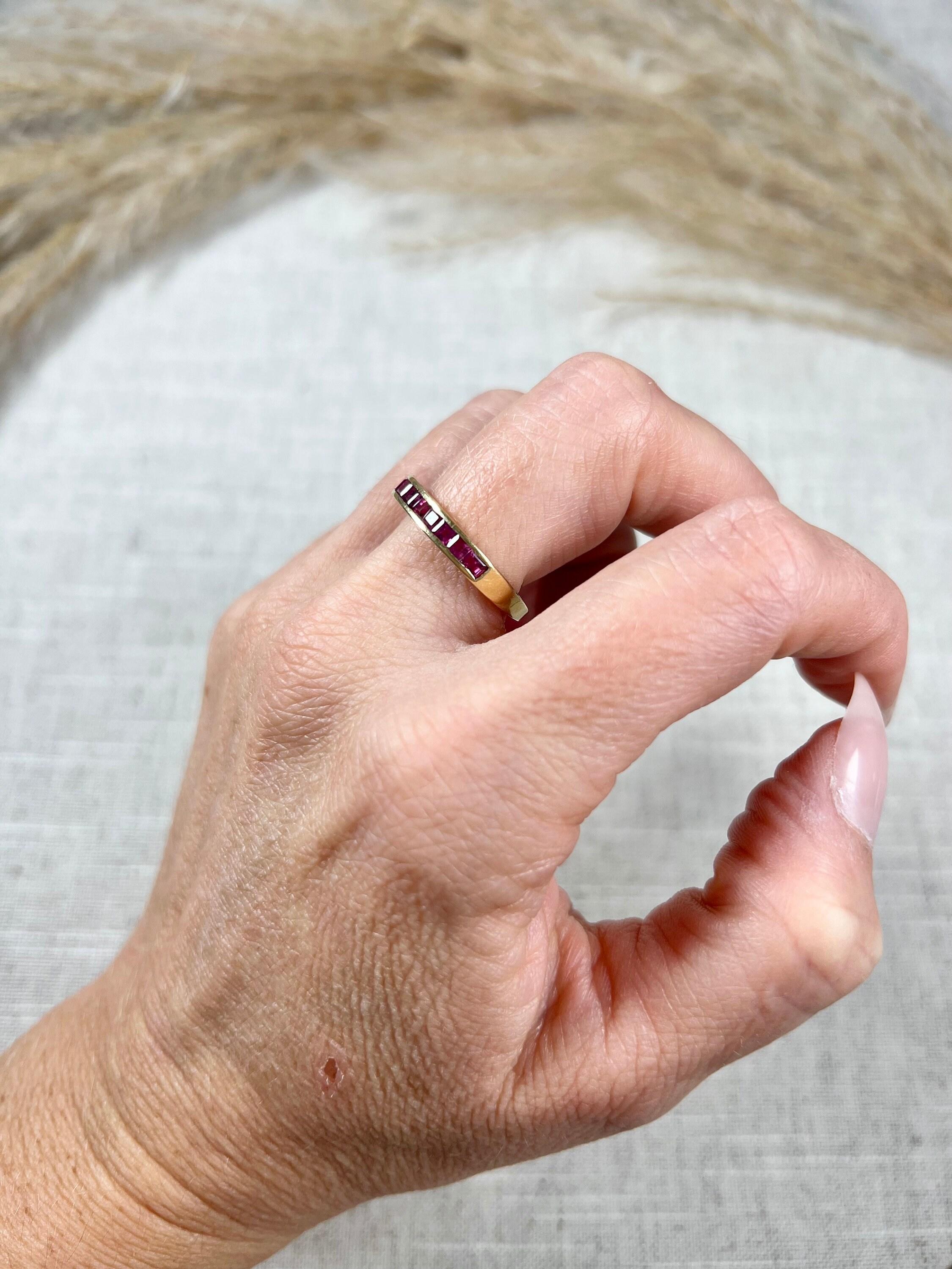Vintage 18ct Yellow Gold Stamped 1940s Calibrated Ruby Half Eternity Ring For Sale 5