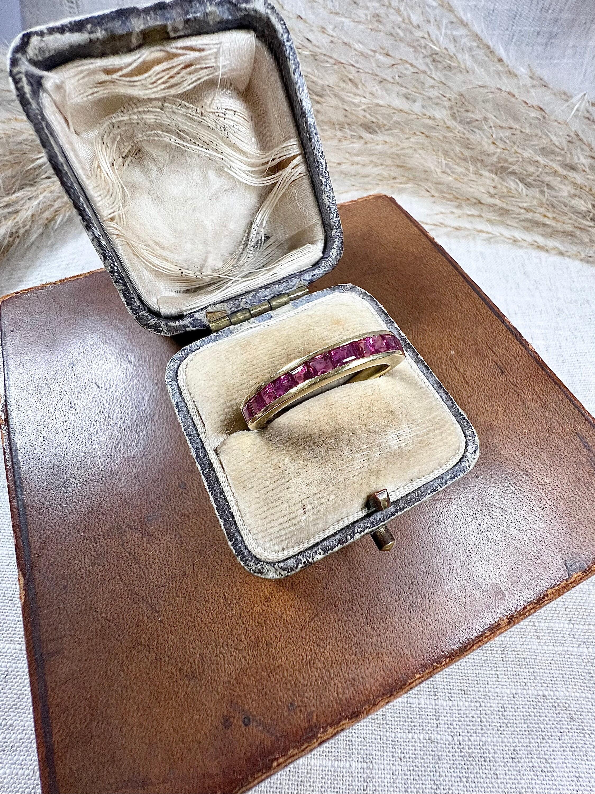 Vintage 18ct Yellow Gold Stamped 1940s Calibrated Ruby Half Eternity Ring For Sale 6