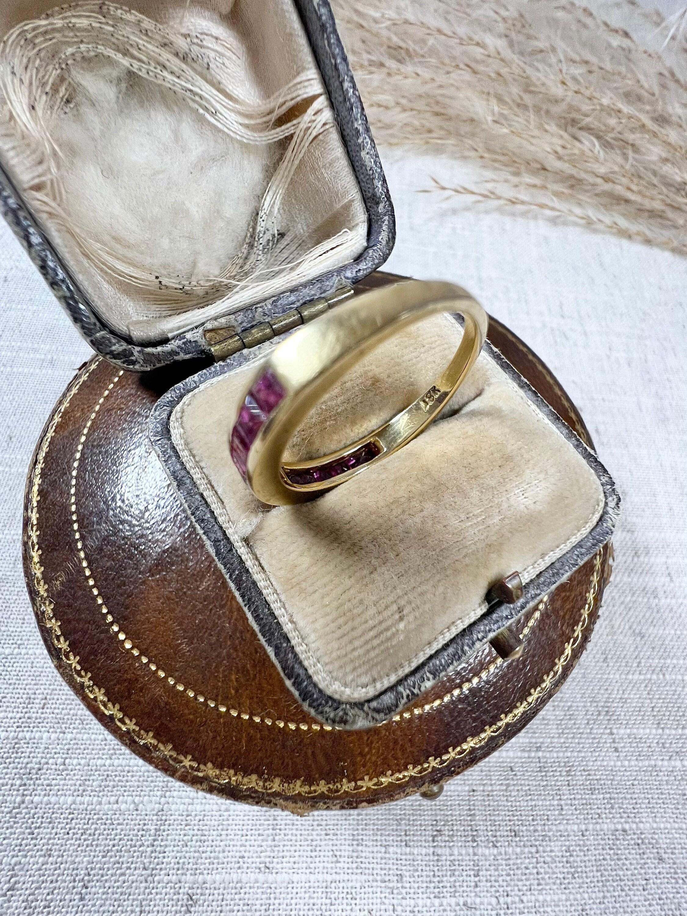 Vintage 18ct Yellow Gold Stamped 1940s Calibrated Ruby Half Eternity Ring For Sale 2