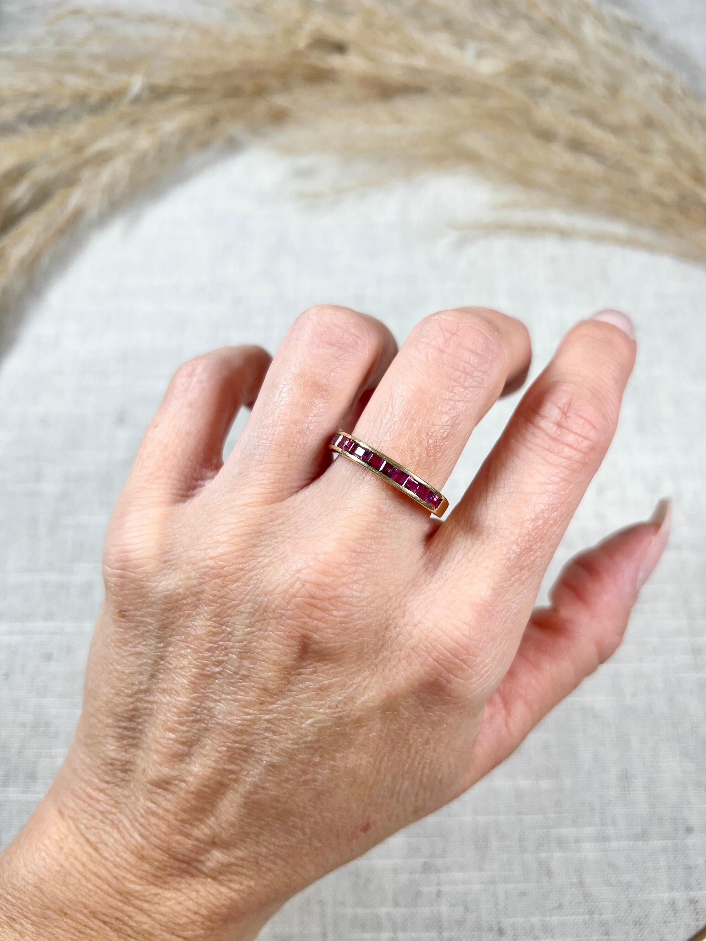 Vintage 18ct Yellow Gold Stamped 1940s Calibrated Ruby Half Eternity Ring For Sale 3