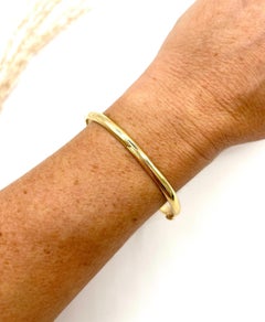 Brazalete vintage con bisagra lisa, estampado en oro amarillo de 18 ct, años 40