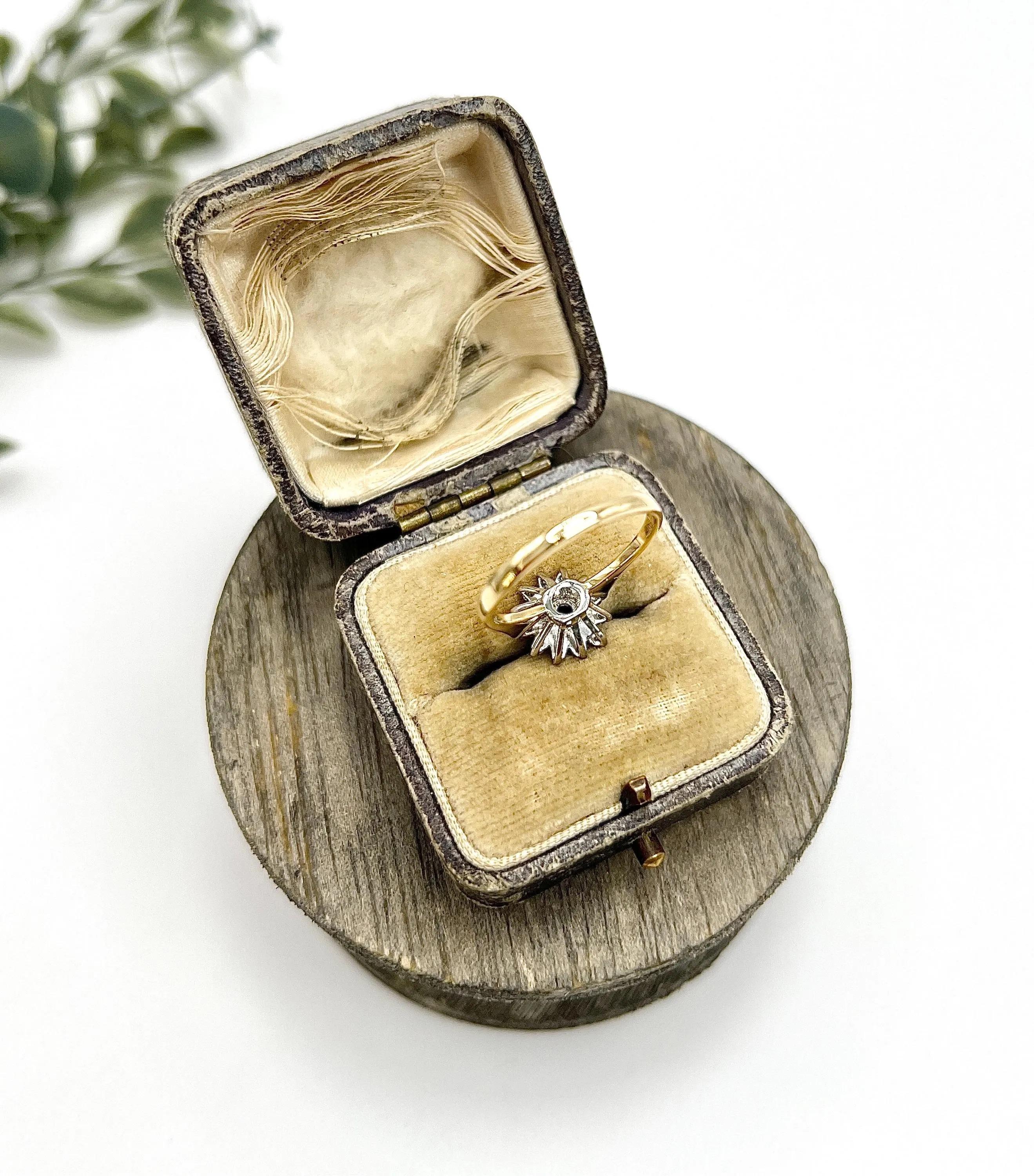 Vintage 18ct Gelbgold gestempelt, 1980er Jahre Rubin & Diamant Daisy Cluster Ring im Angebot 1