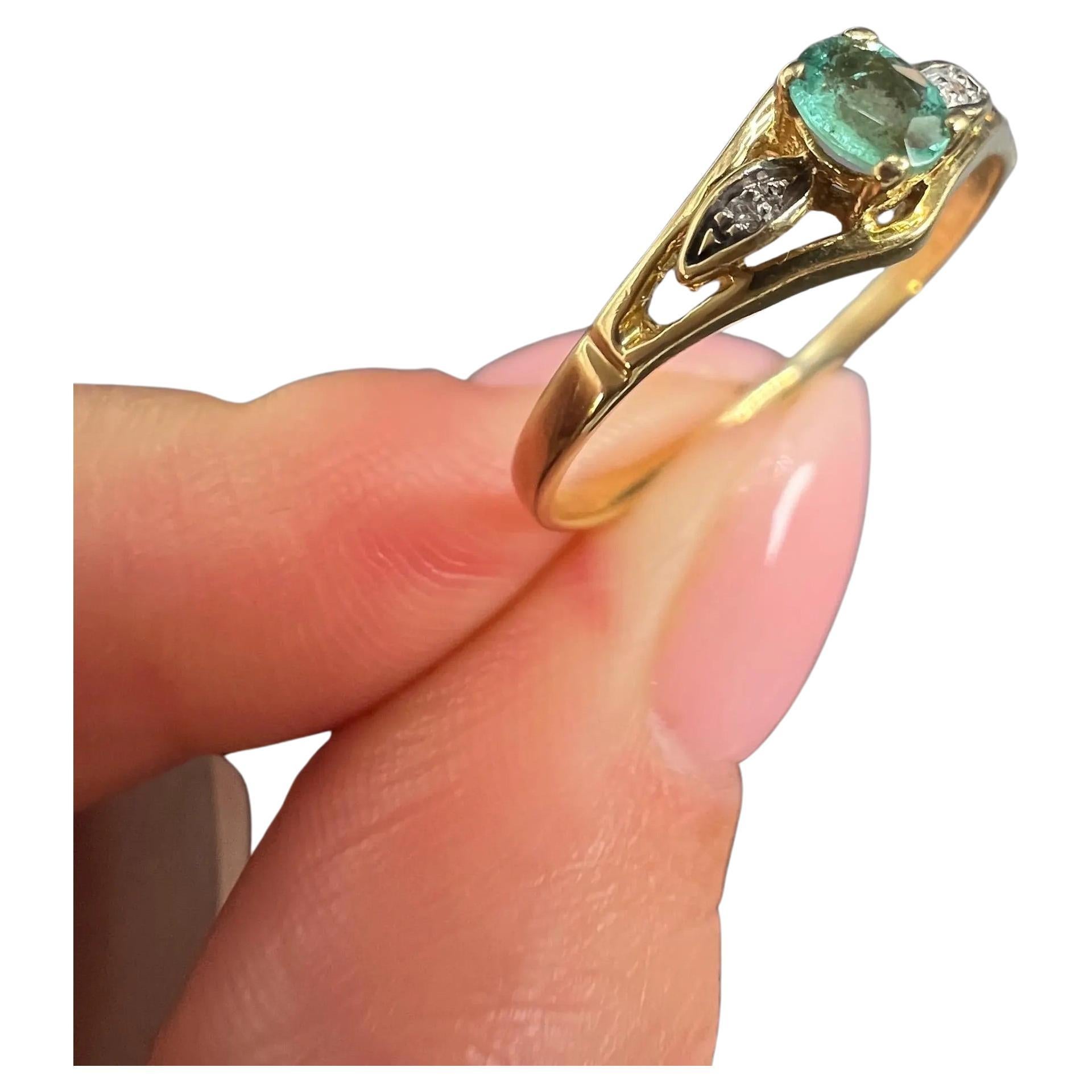 Vintage 18ct Yellow Gold Stamped, 1990s 3 Stone Emerald and Diamond Ring