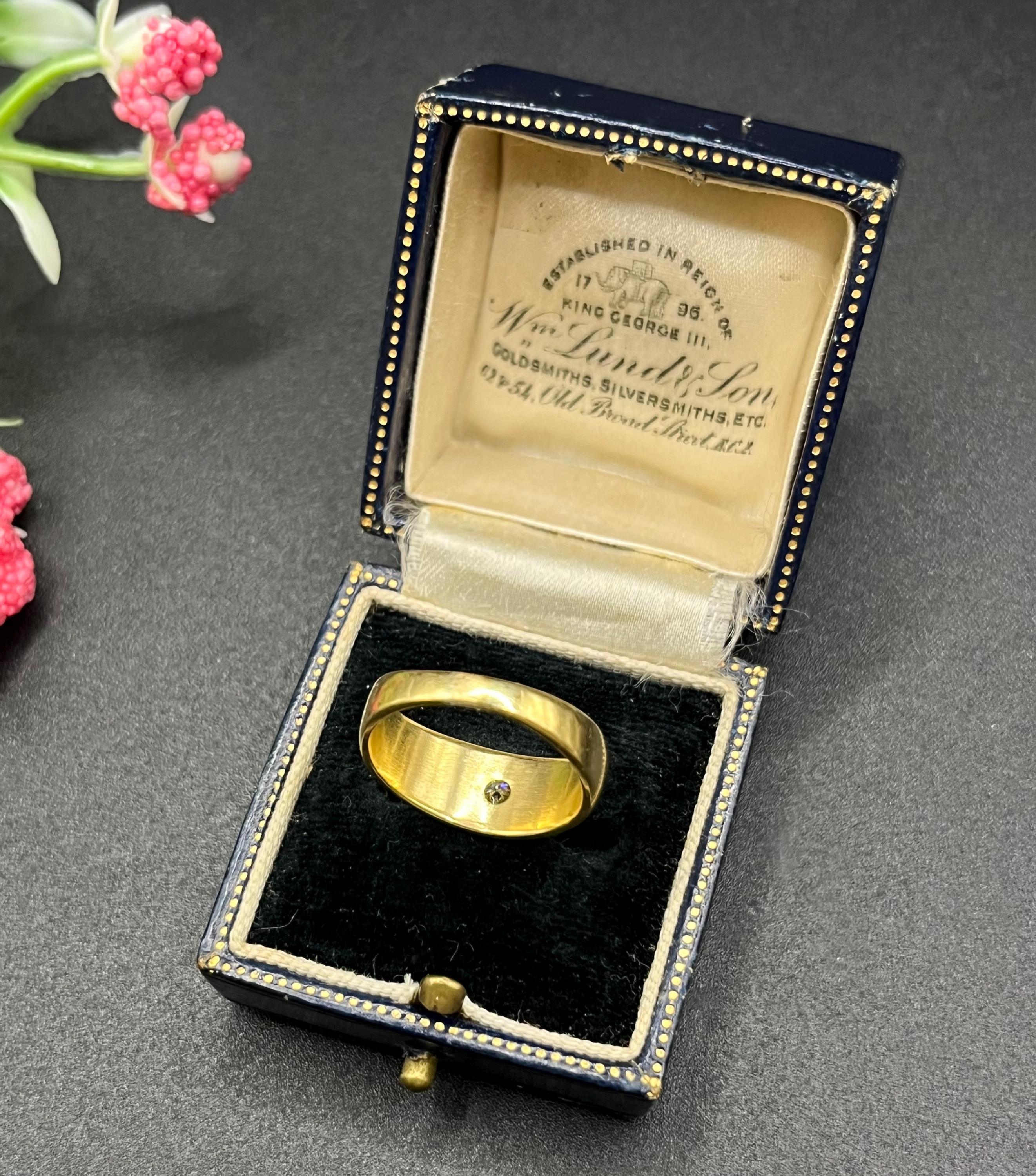 Bague vintage en or jaune 18ct, diamant étoilé, Circa 1960 en vente 5
