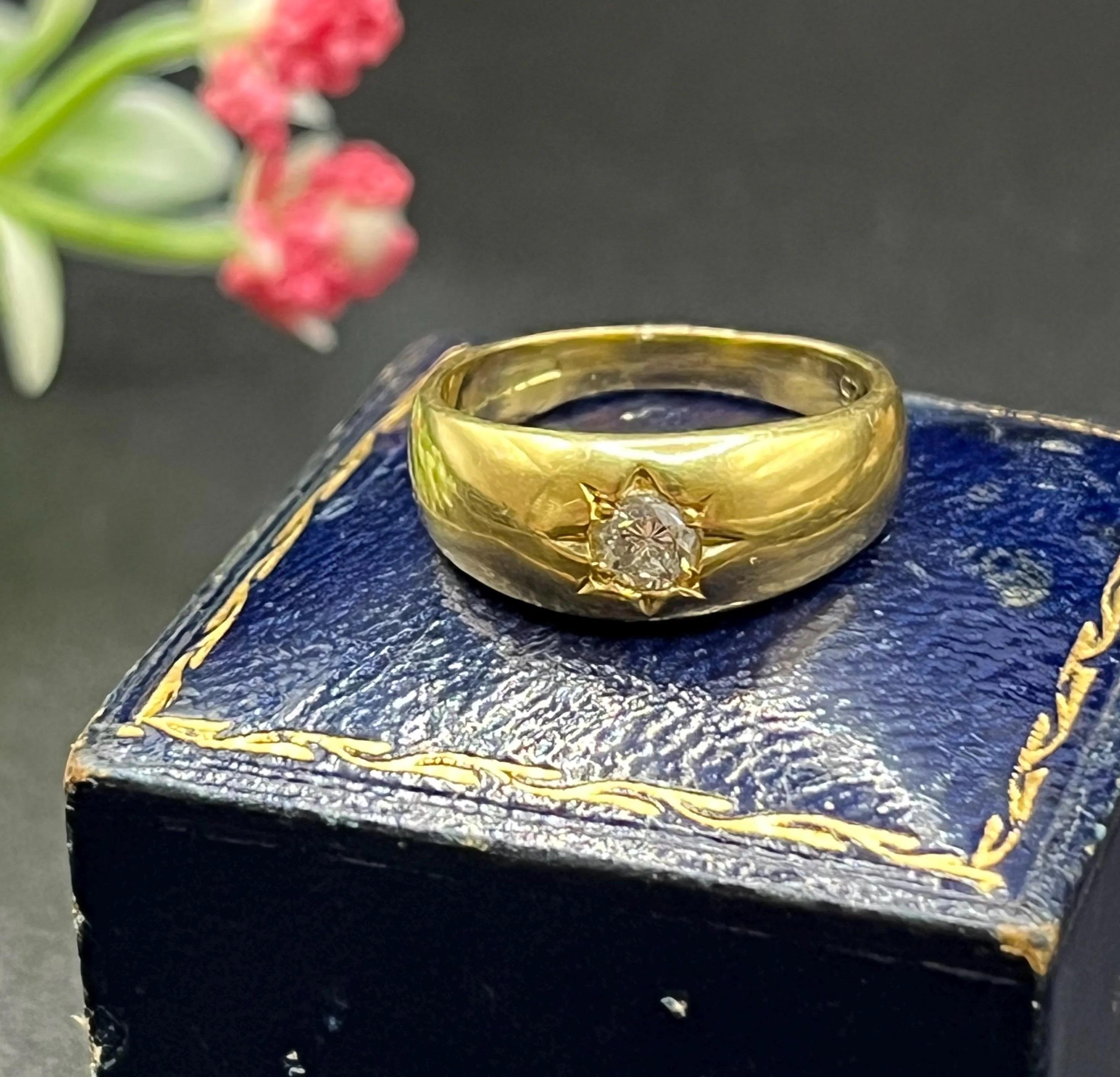 Bague vintage en or jaune 18ct, diamant étoilé, Circa 1960 en vente 1