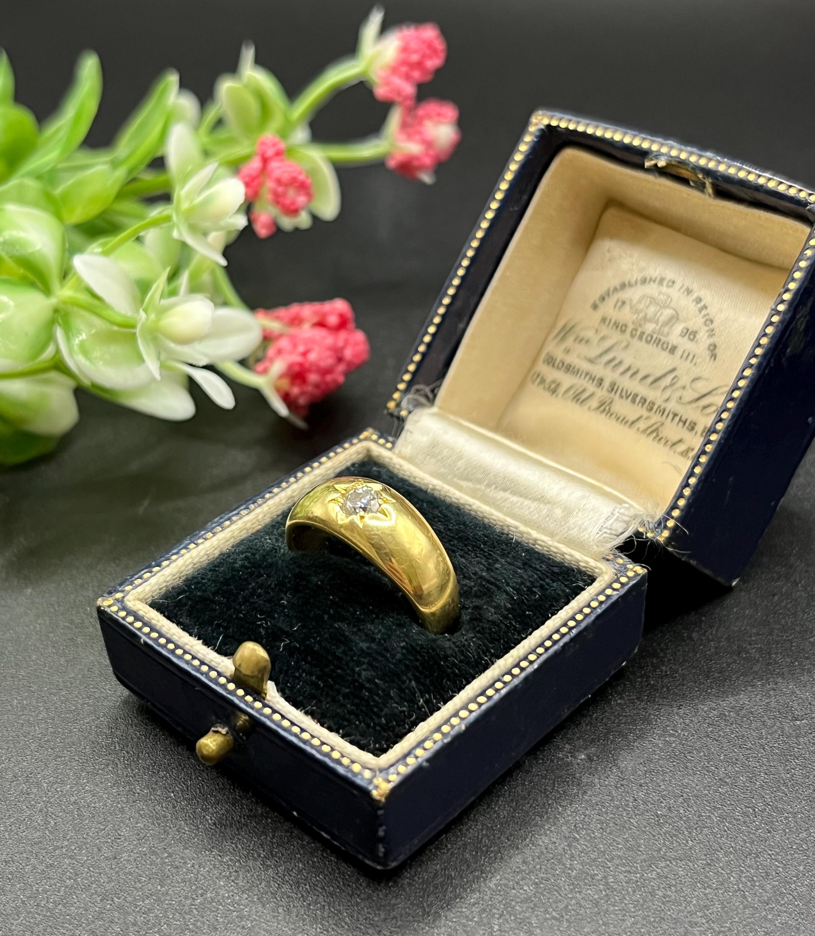 Bague vintage en or jaune 18ct, diamant étoilé, Circa 1960 en vente 4