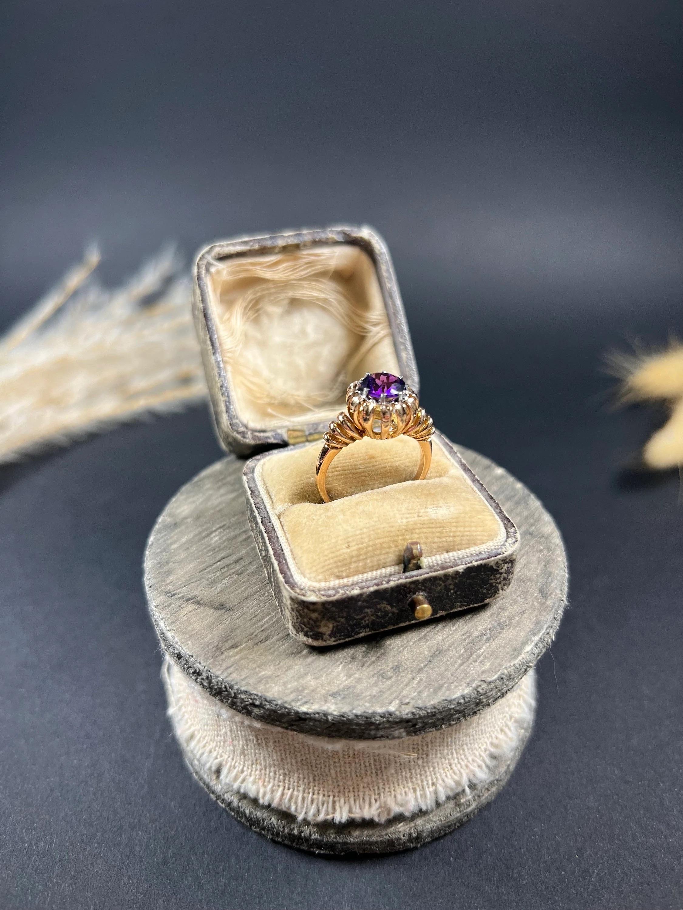 Vintage 18ct Yellow & White Gold, 1940’s French Stamped Amethyst Ring For Sale 1