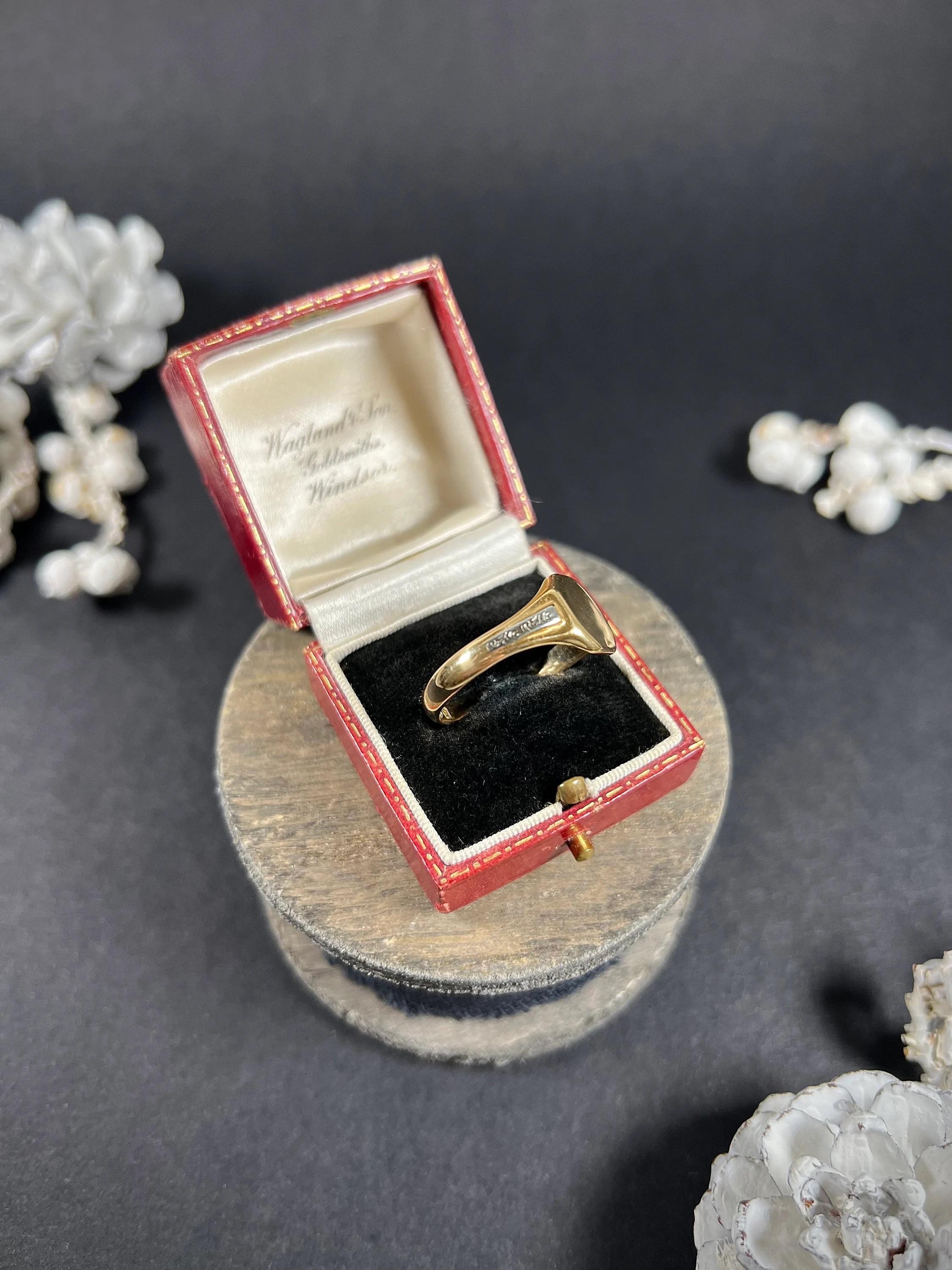 Vintage Signet Ring 

18ct Gold Stamped

Hallmarked Chester 1929

Makers Mark H C & S

This 18ct gold signet ring is truly a masterpiece. Its octagonal plain gold design gives it a classic look while the lovely white gold shoulders add a touch of