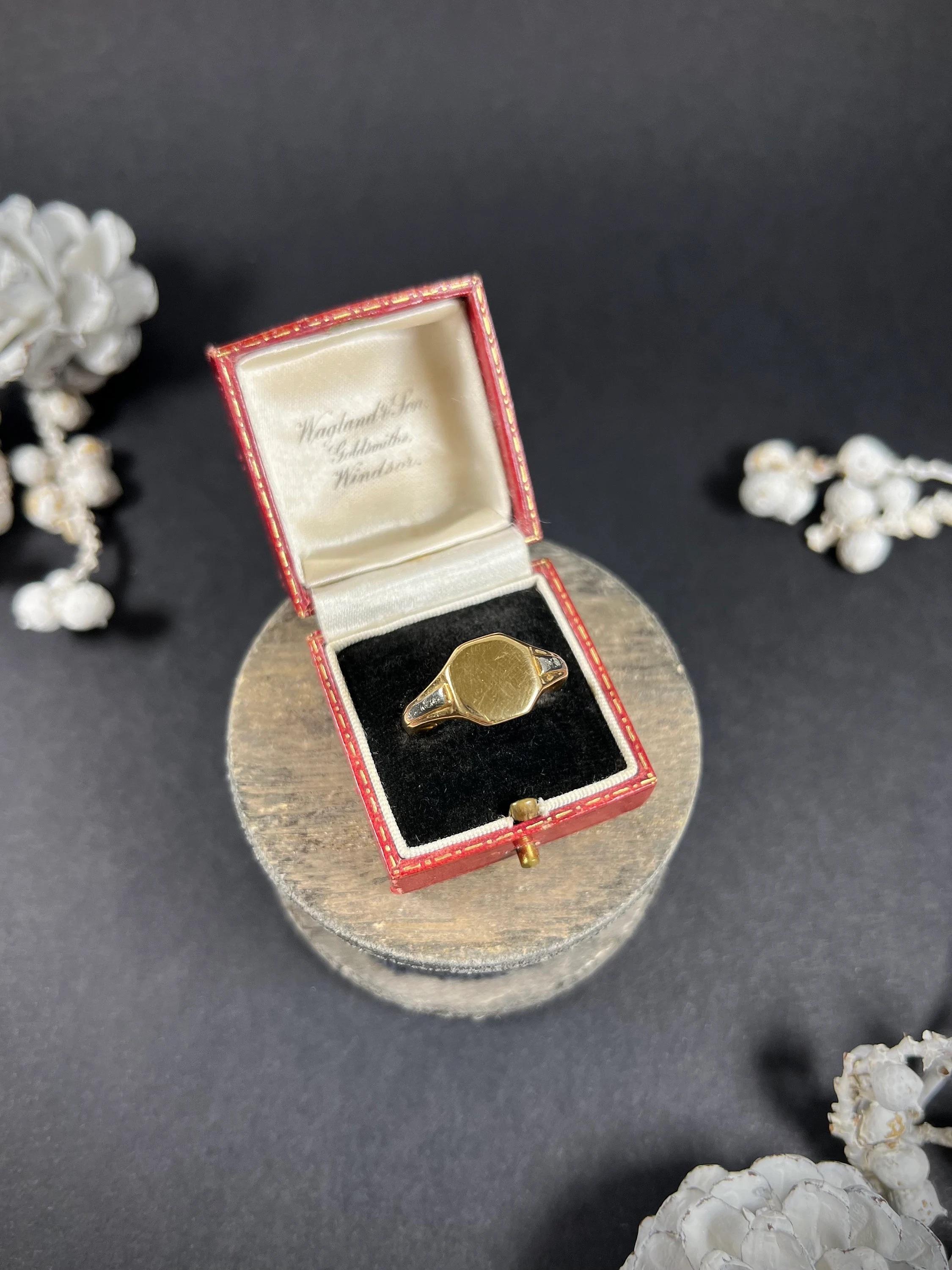 Bague sigillaire octogonale en or jaune et blanc 18 carats, poinçonnée Chester 1929 en vente 2