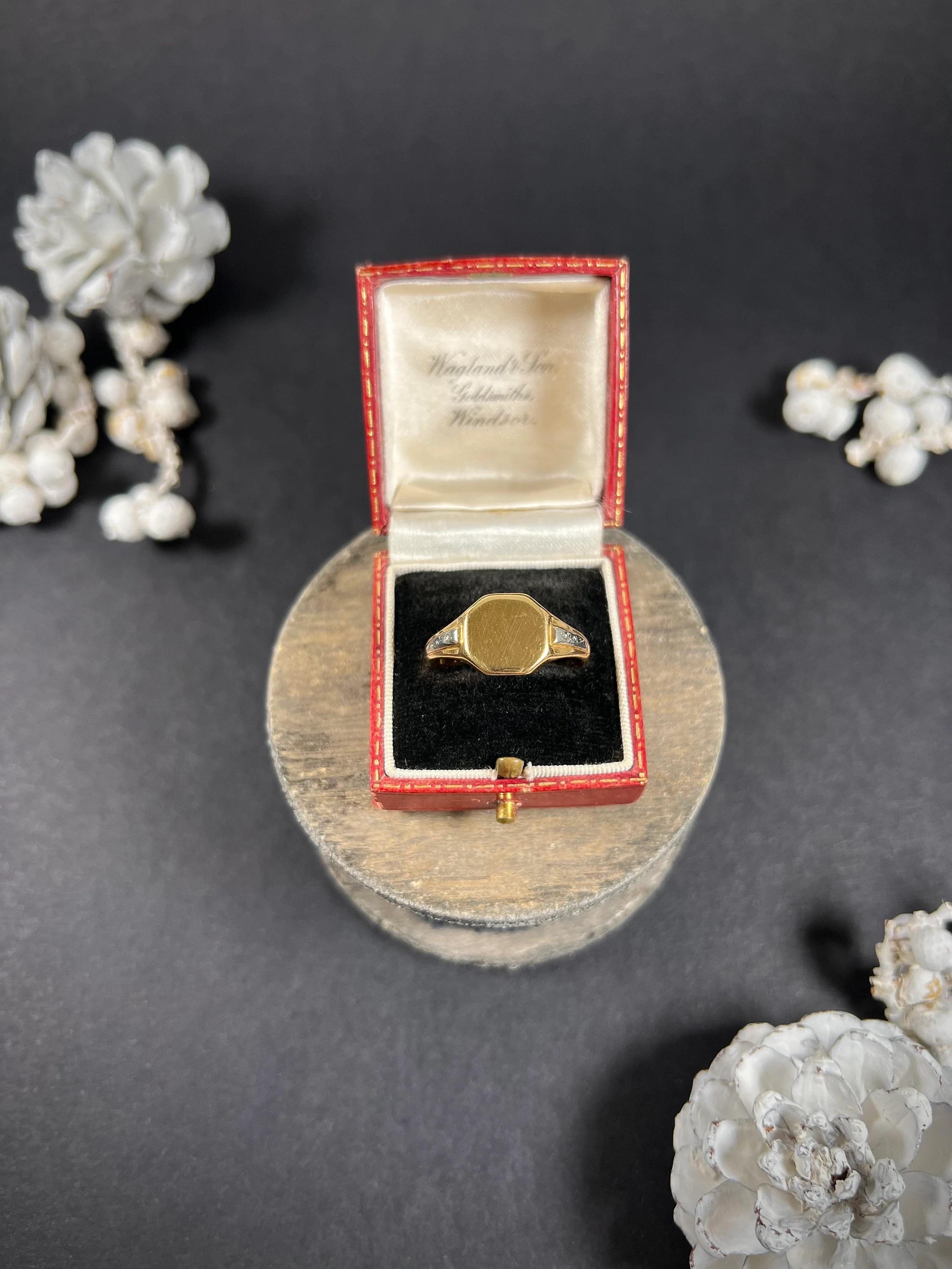 Bague sigillaire octogonale en or jaune et blanc 18 carats, poinçonnée Chester 1929 en vente 4