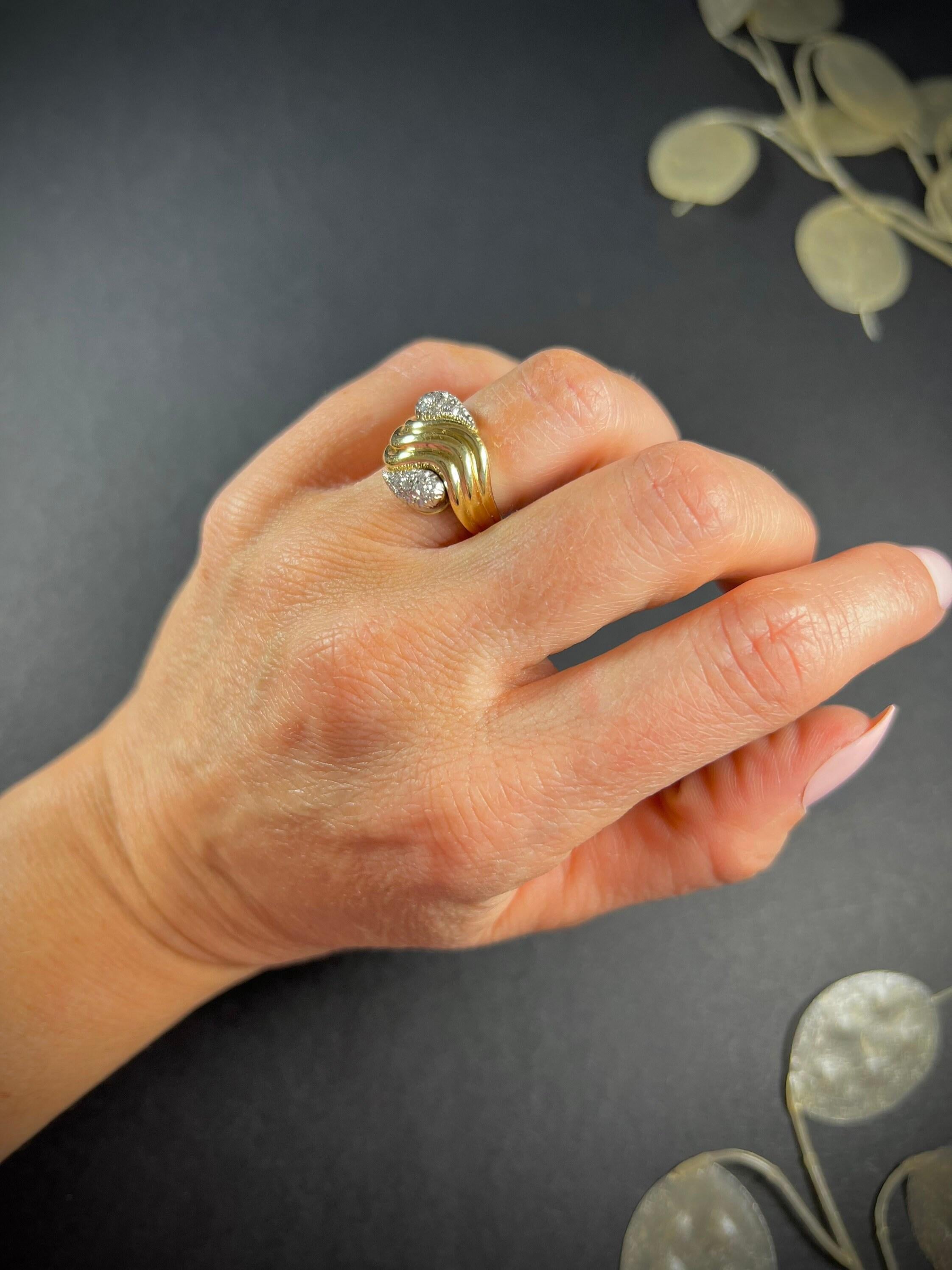 Vintage 18ct Yellow & White Gold Double Headed Diamond Snake Ring In Good Condition In Brighton, GB