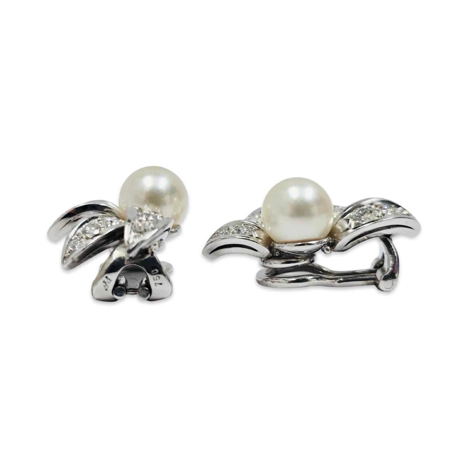 Orecchini a clip d'epoca Atelier A 18 carati con perle floreali e diamanti, firmati In condizioni ottime in vendita a Miami, FL