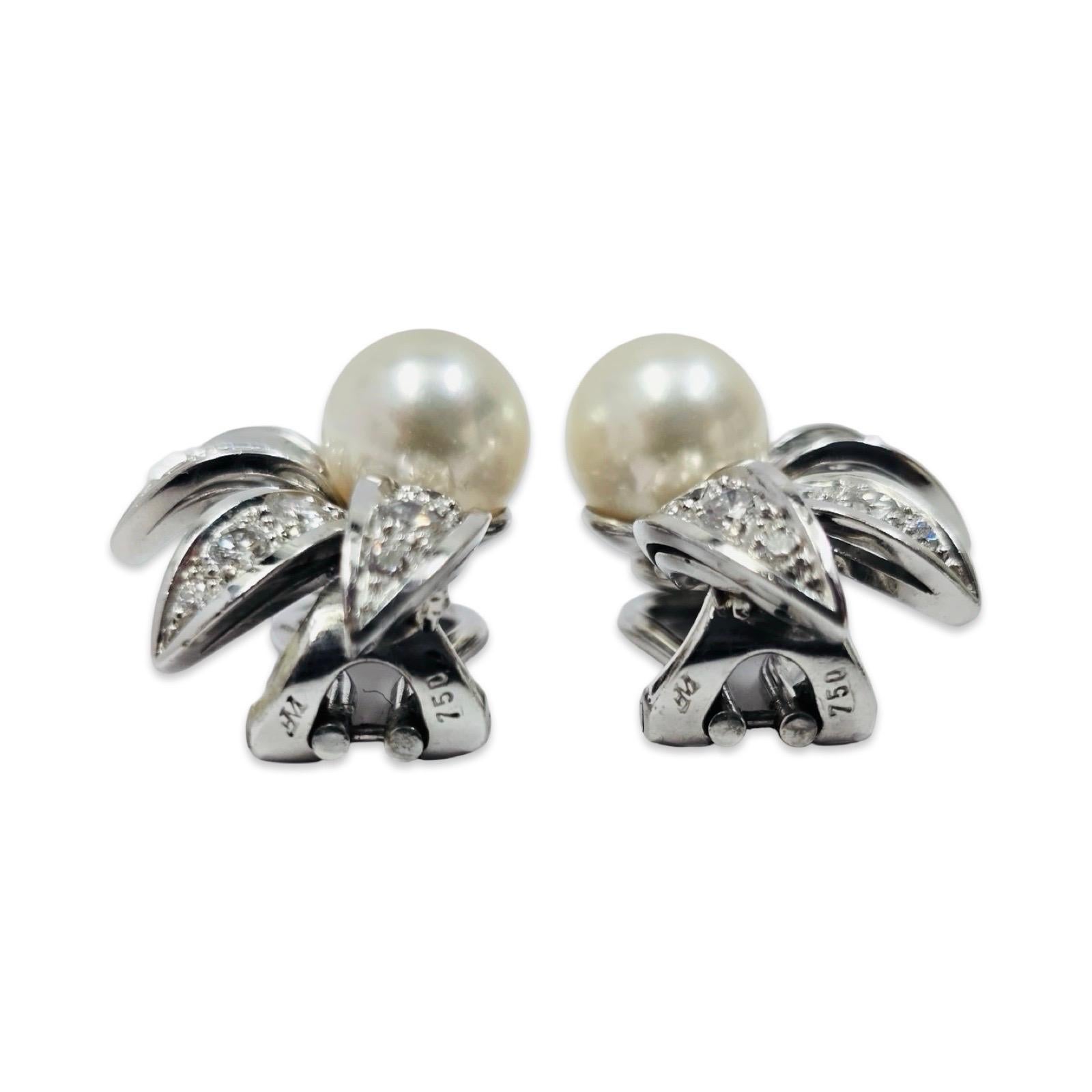 Orecchini a clip d'epoca Atelier A 18 carati con perle floreali e diamanti, firmati in vendita 1