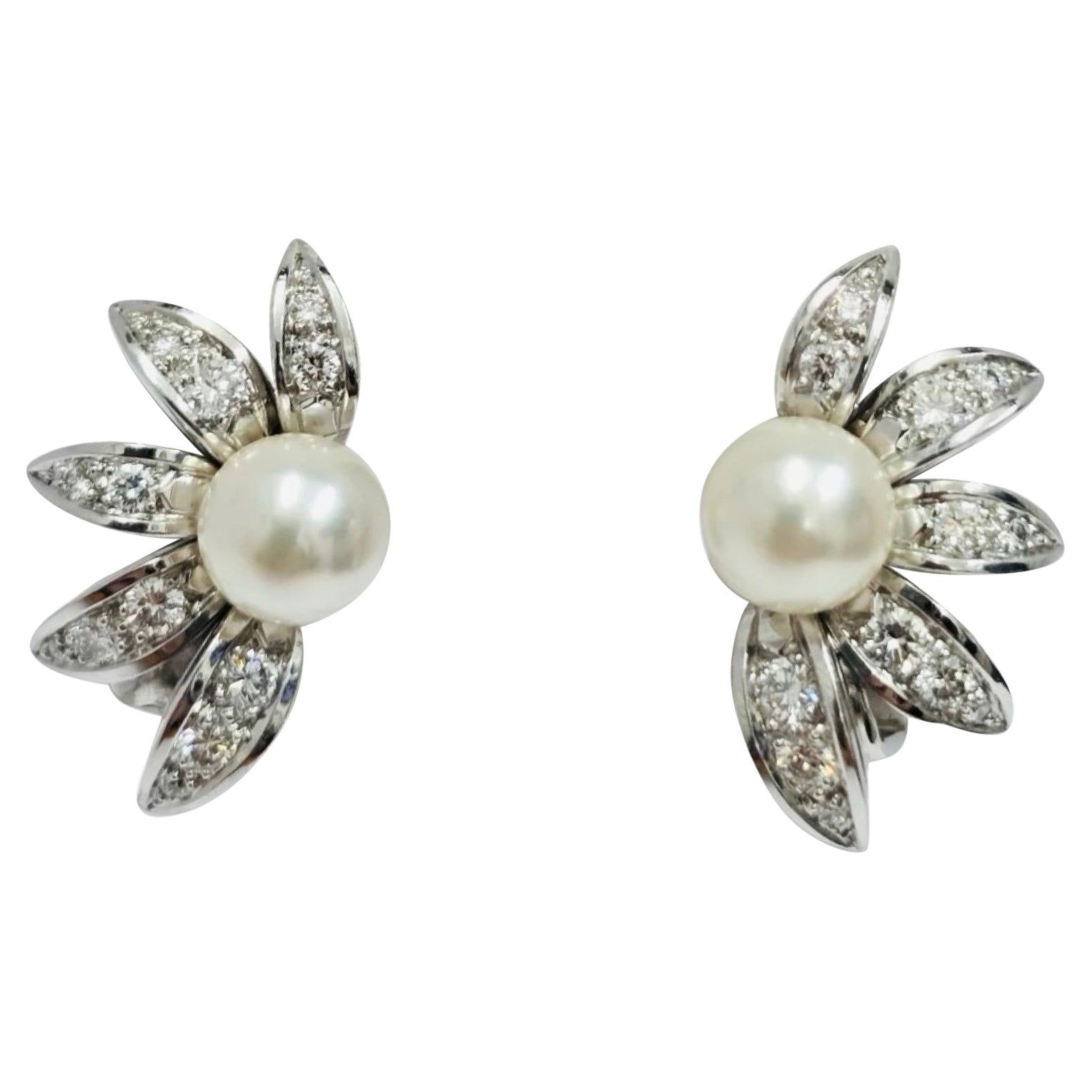 Orecchini a clip d'epoca Atelier A 18 carati con perle floreali e diamanti, firmati